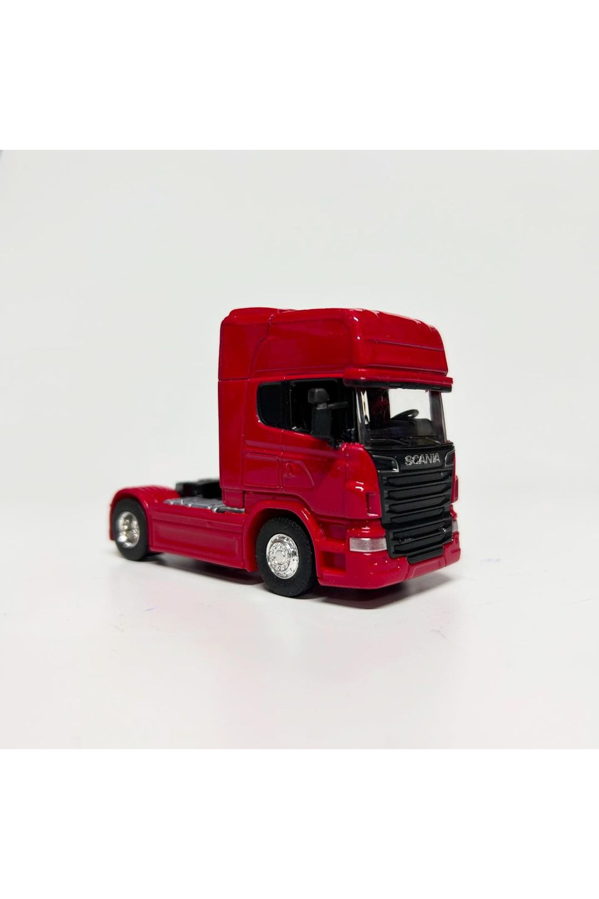 مدل خودرو 1.64 مقیاس کوچک سایز 11 سانتی‌متر WELLY با مجوز SCANIA V8 R730 قرمز رنگ کامیون فلزی اورجینال WELLY