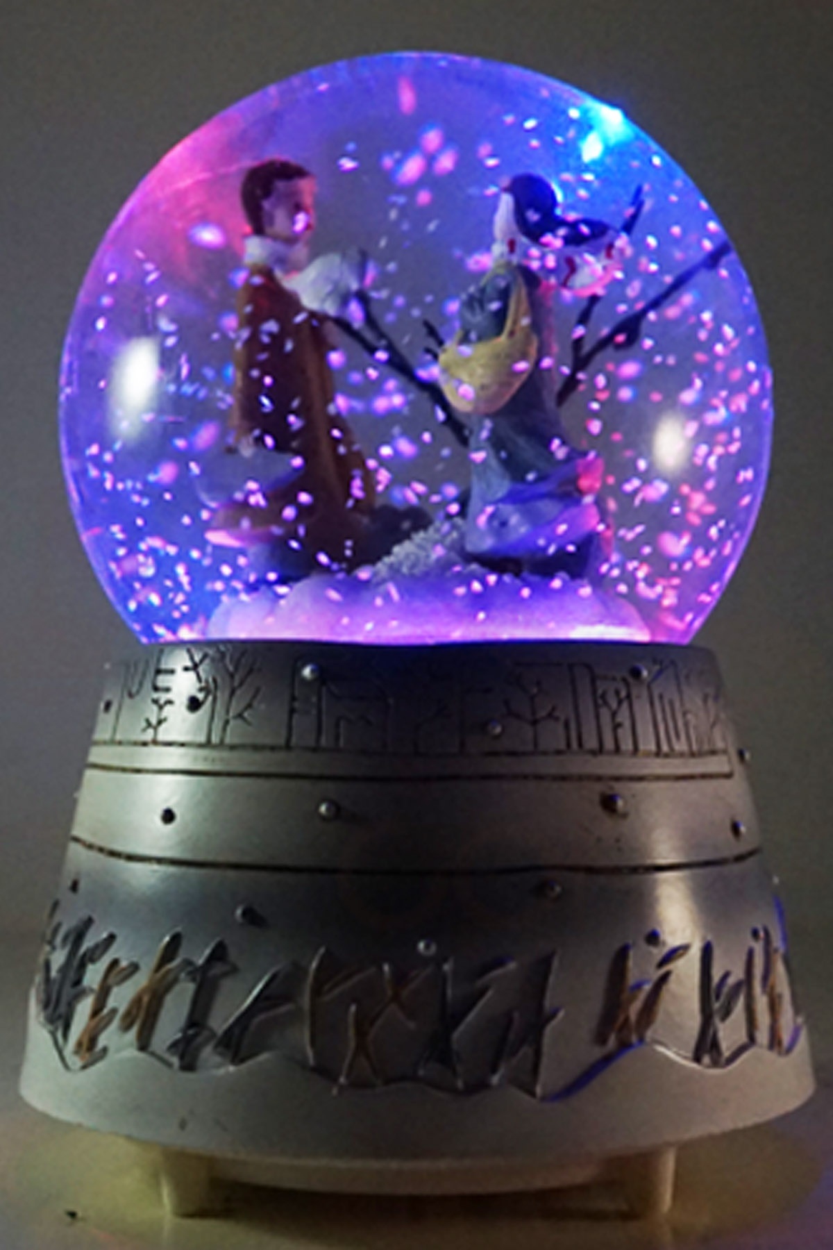 گوی برفی WINTER TALE SNOW GLOBE با اسپری خودکار موسیقی و نور از ترکیه moryconcept