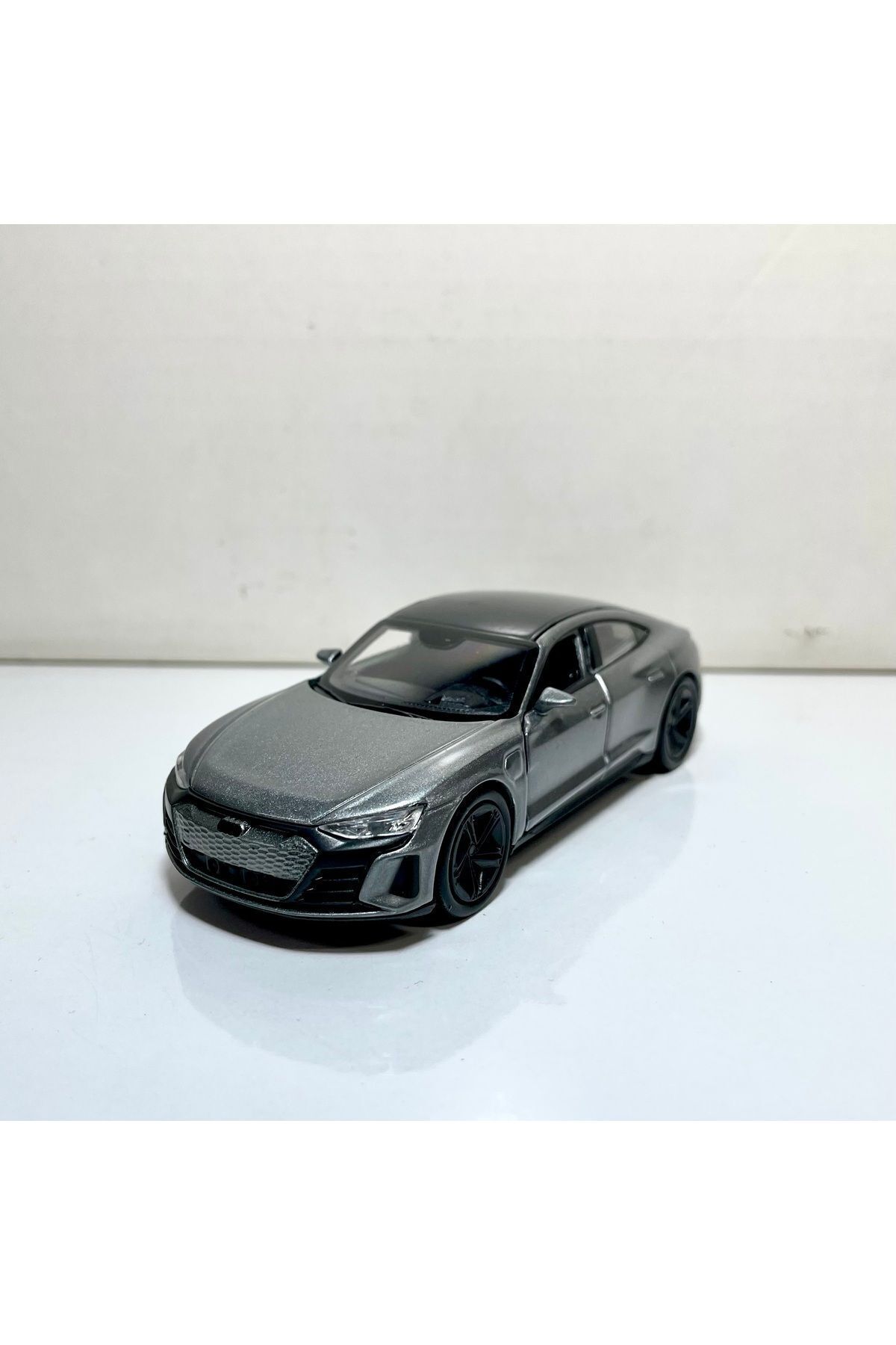مدل خودرو AUDI RS E TRON GT 1 36 SCALE WELLY DIECAST METAL MODEL CAR TOY اورجینال WELLY