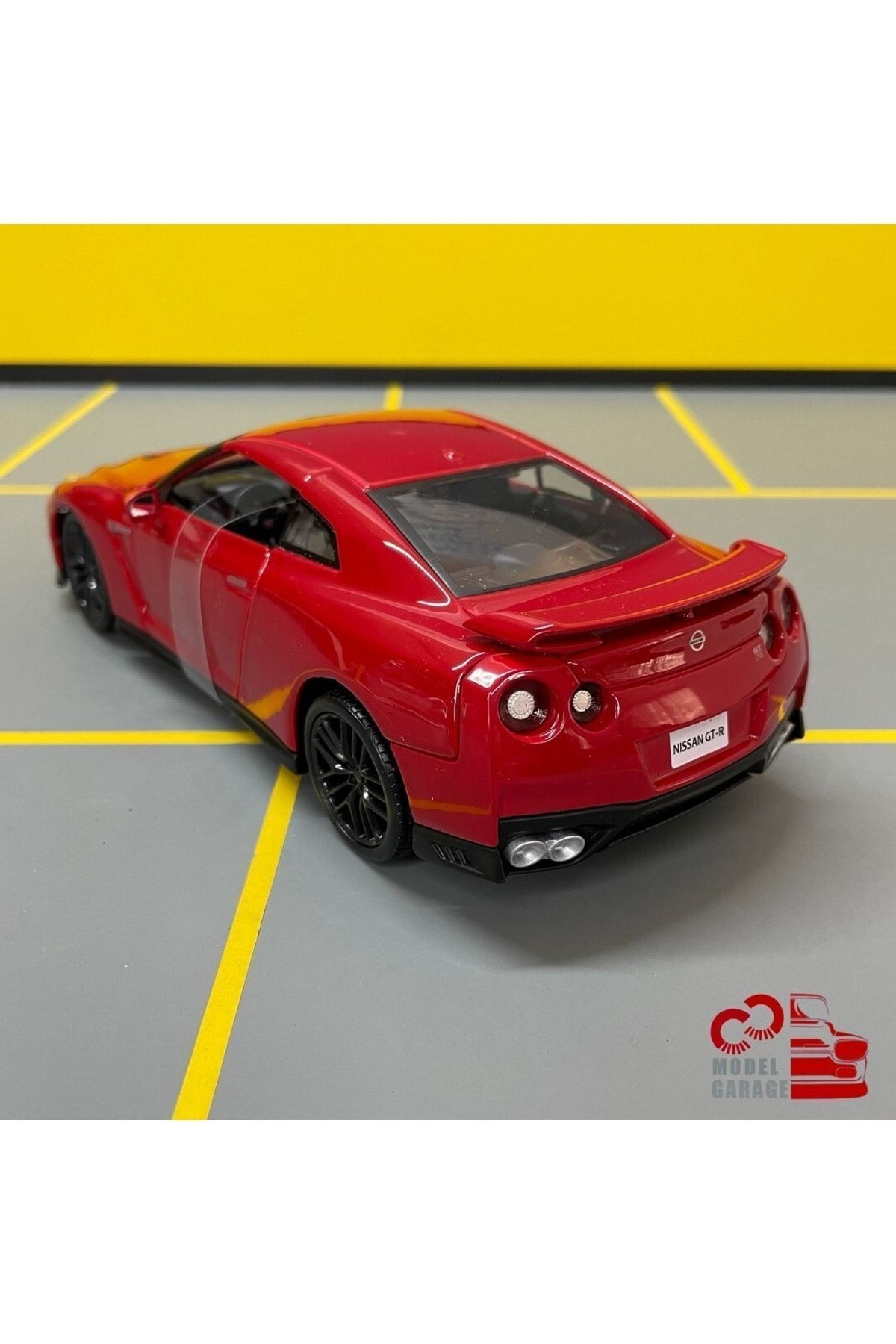 مدل خودرو ماشین نیسان GT R R35 2017 1 24 SCALE DIECAST METAL MODEL اورجینال Burago