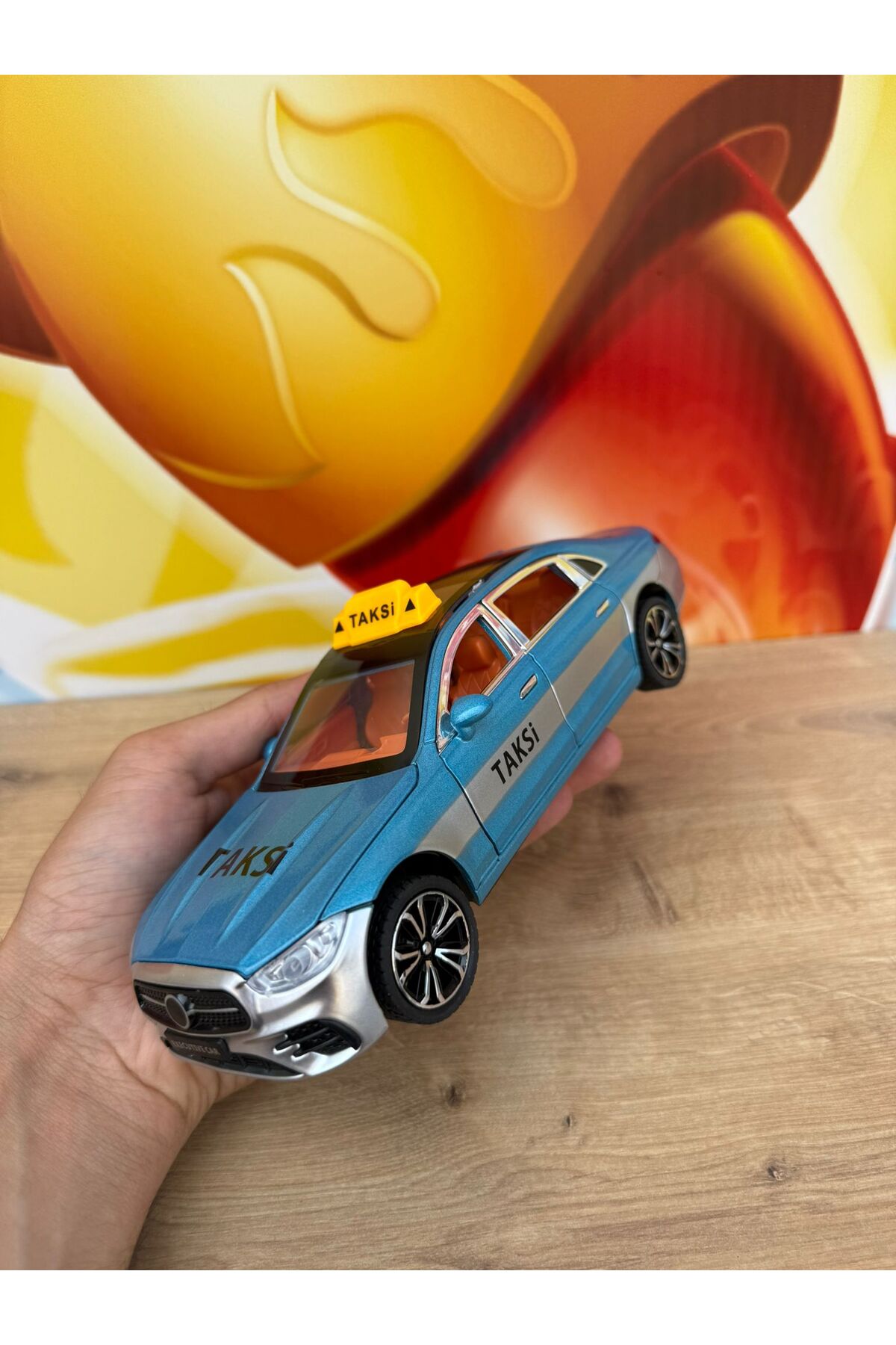 مدل خودرو مرسدس بنز C200 DIECAST تاکسی اسباب بازی ماشین لوکس درب صندوق عقب باز می شود اورجینال scntoys