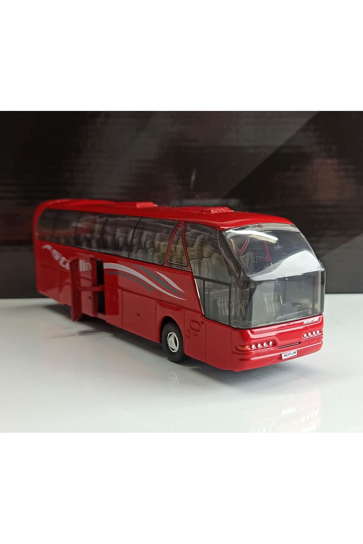 مدل خودرو اتوبوس مسافربری NEOPLAN STARLINER 1:64 چک اورجینال WELLY
