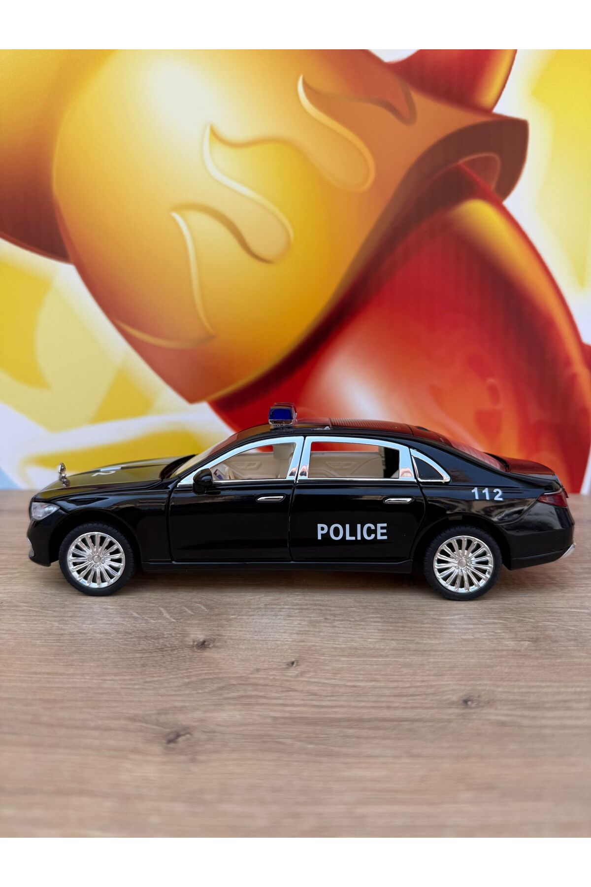 مدل خودرو مرسدس بنز مایباخ S680 پلیس DIECAST 1:24 ماشین فلزی سایز بزرگ با چراغ باز شدن در صندوق عقب اورجینال scntoys