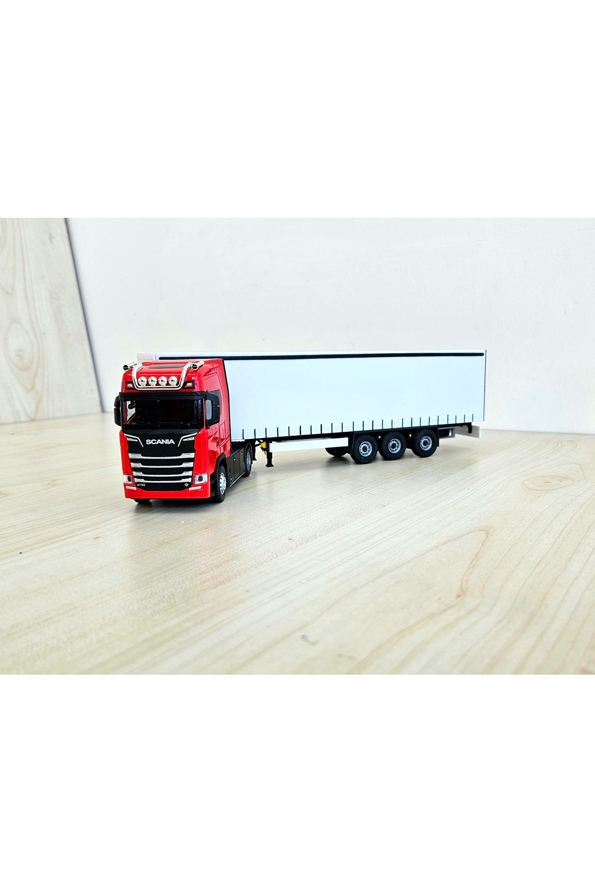 مدل خودرو کامیون قرمز SCANIA S730 به طول 30 سانتی متر در مقیاس 1 50 نام شرکت را می توان نوشت اورجینال Maket