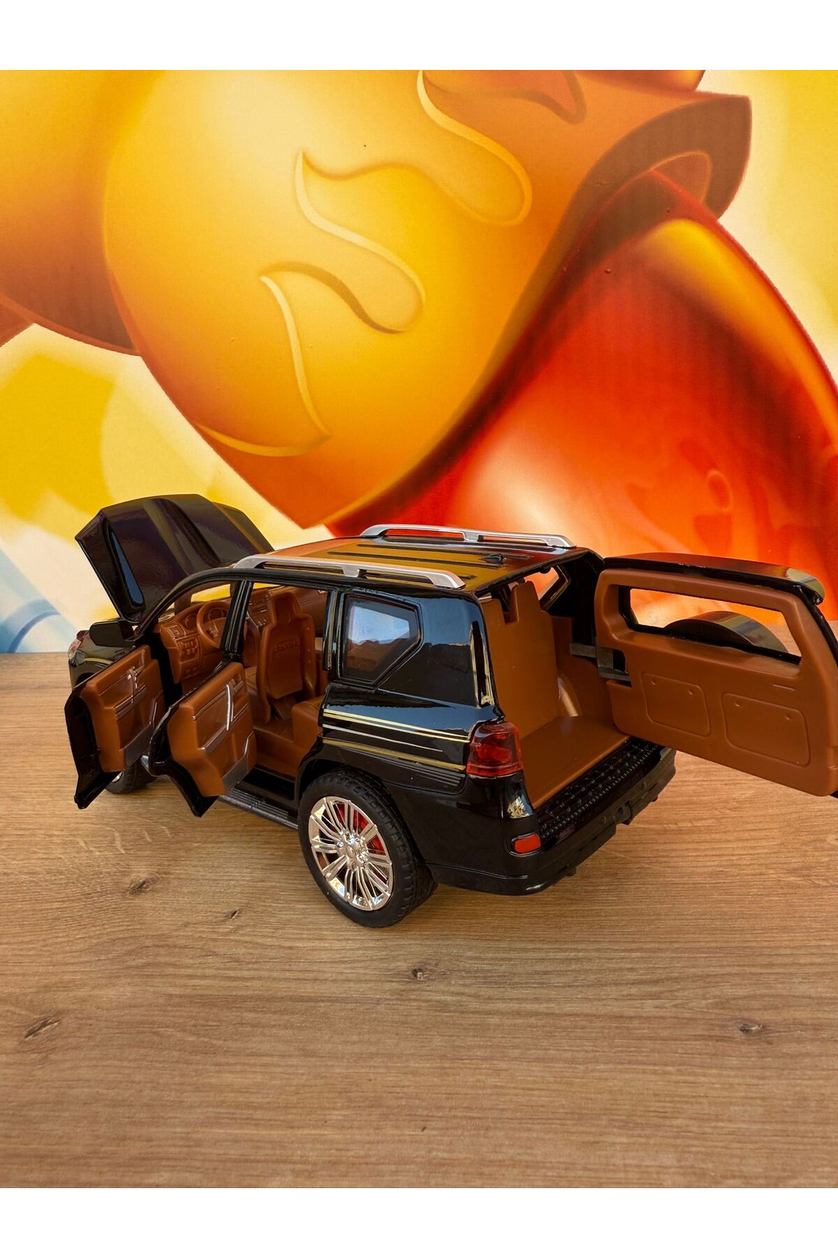 مدل خودرو TOYOTA LAND CRUISER JEEP DIECAST 1:24 کلکسیونی فلزی درهای باز شدن صدا و روشن مشکی اورجینال scntoys