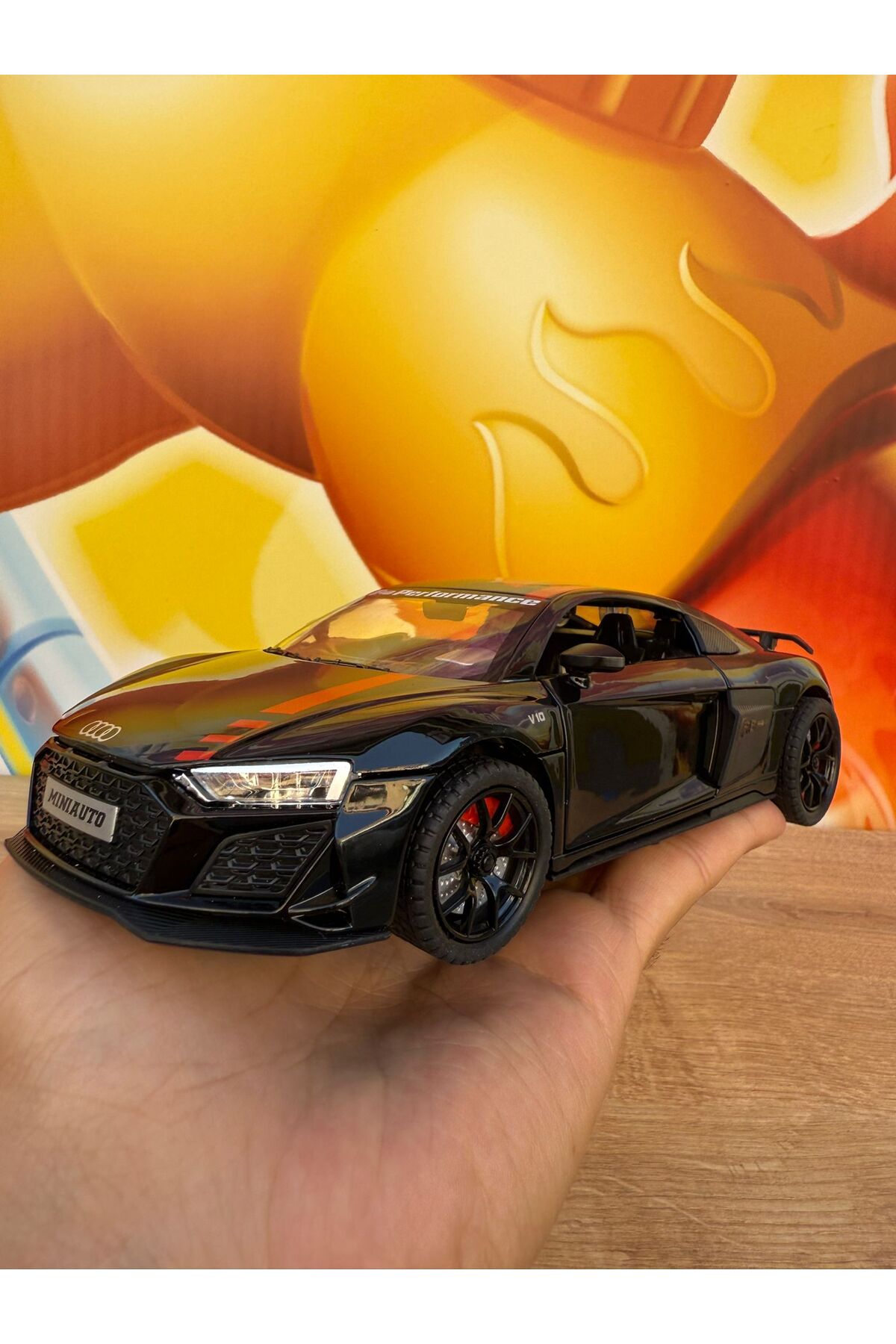 مدل خودرو 1:24 آئودی R8 DIECAST ماشین مشکی درهای باز کننده چراغ های صوتی PULL DROP اورجینال scntoys