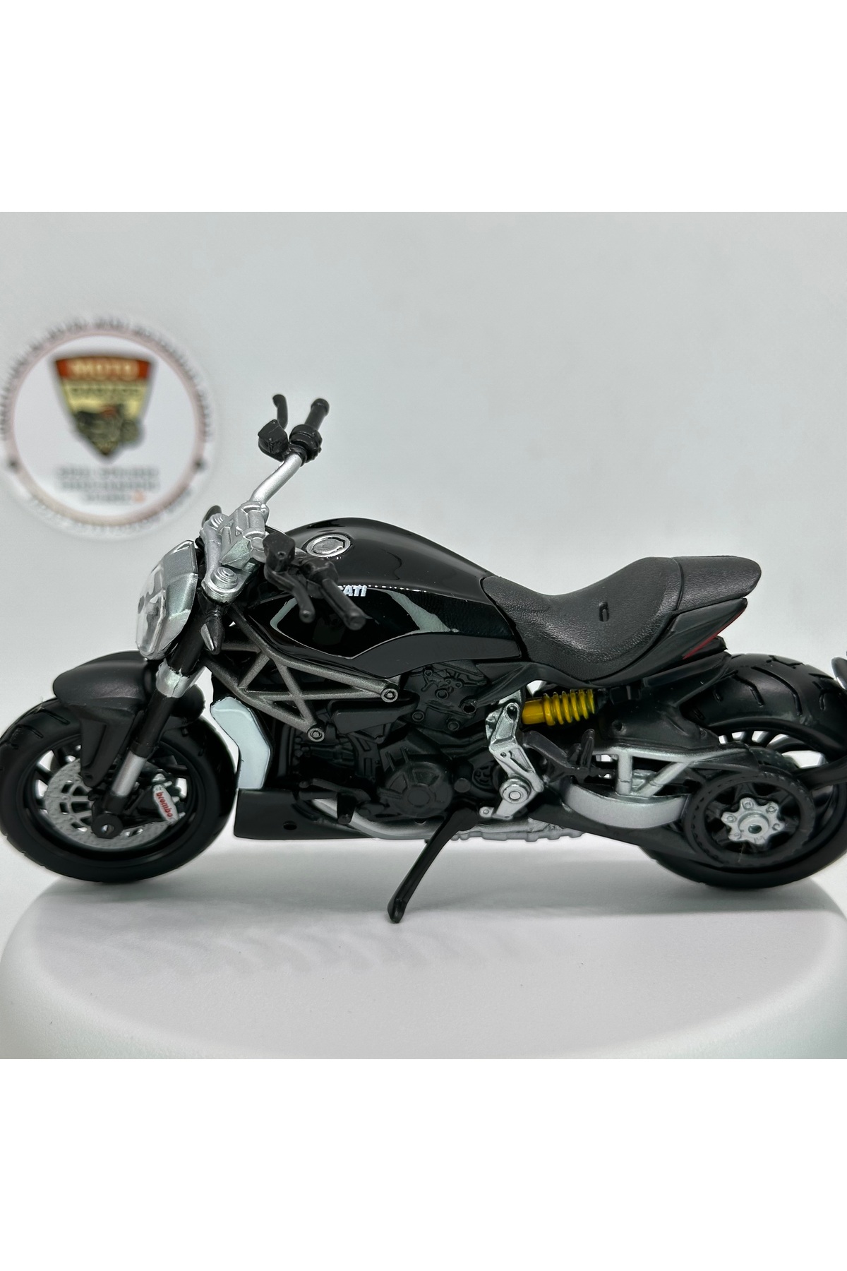 مدل خودرو موتورسیکلت DUCATI XDIAVEL 1:18 DIECAST METAL MODEL – دارای مجوز MAISTO اورجینال BBURAGO