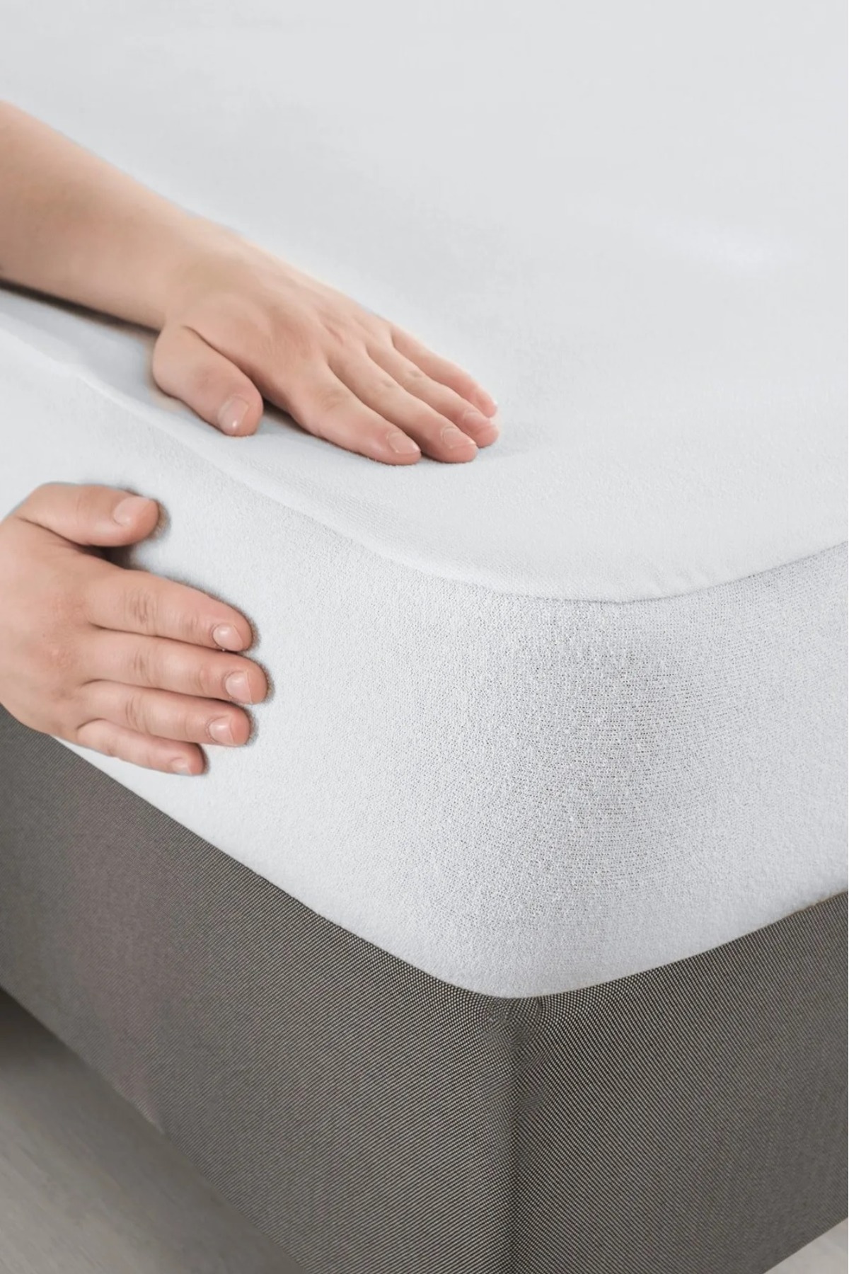 محافظ تشک فیت ضدنفوذ آب و مایعات ریوبونگو Riobongo مدل RB-0332، سفید