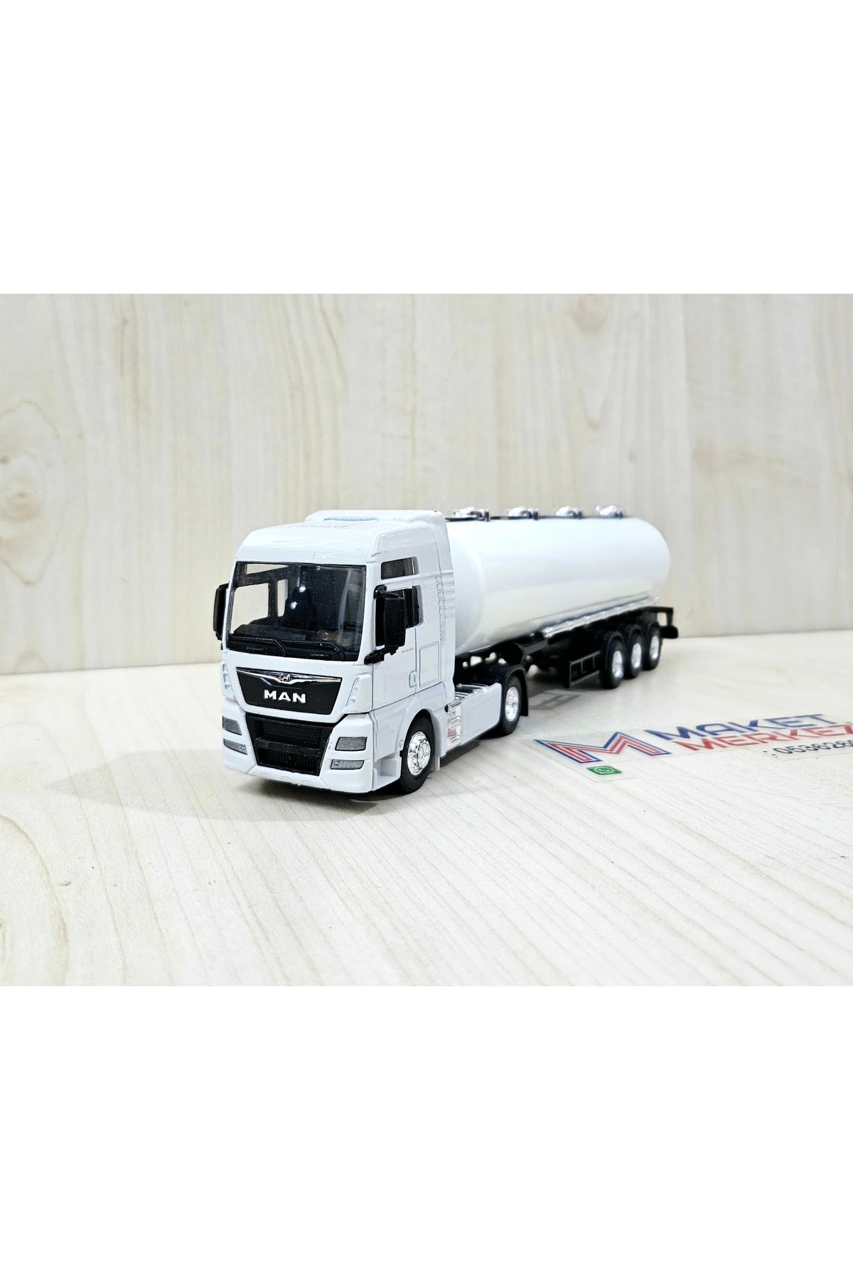 مدل خودرو MAN TGX TANKER MODEL 1 64 سفید به طول 25 سانتی متر نام شرکت را می توان نوشت اورجینال WELLY