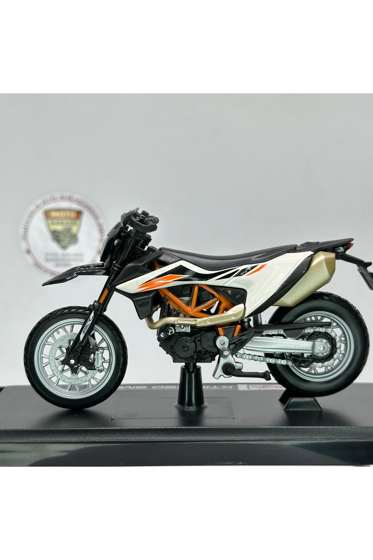 مدل خودرو موتور سیکلت KTM 690 SMC R 1:18 DIECAST – موتورسیکلت فلزی اورجینال Maisto Diecast