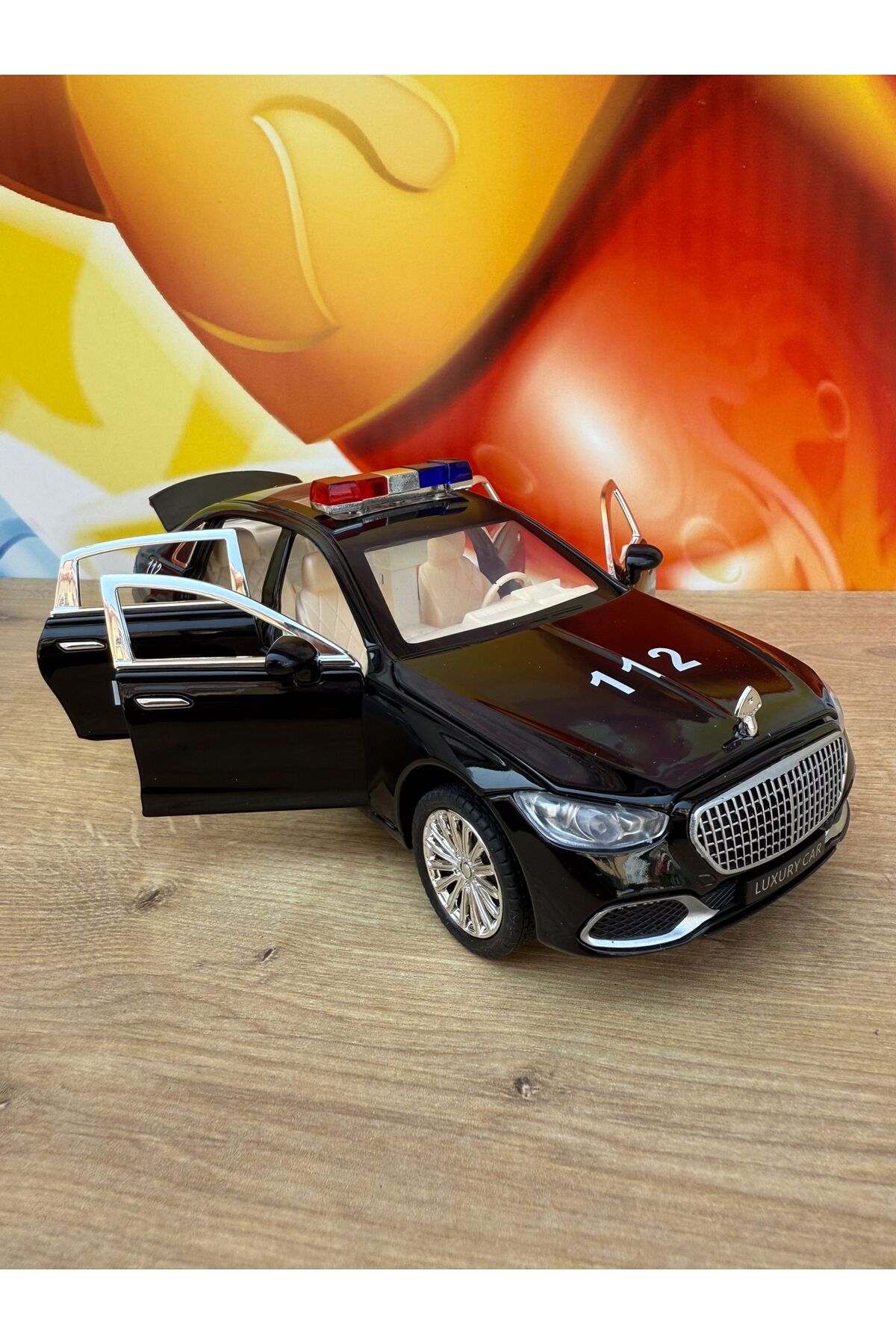 مدل خودرو مرسدس بنز مایباخ S680 پلیس DIECAST 1:24 ماشین فلزی سایز بزرگ با چراغ باز شدن در صندوق عقب اورجینال scntoys