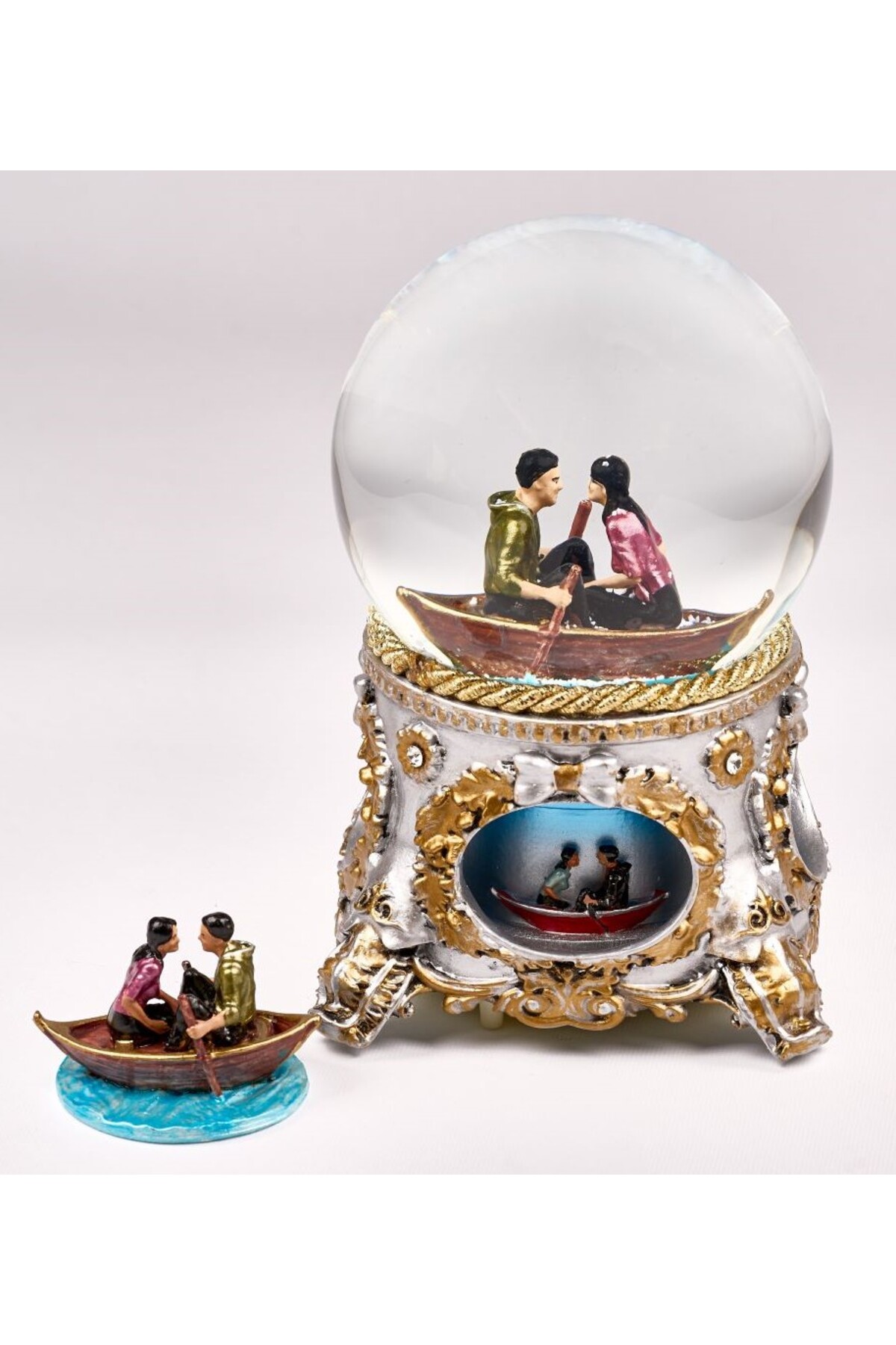 گوی برفی SNOW GLOBE CLASSIC ANTIQUE LARGE 120MM. نقاشی با دست خود دمیده موسیقی زوج عاشق روی قایق از ترکیه MAGNETDEPO