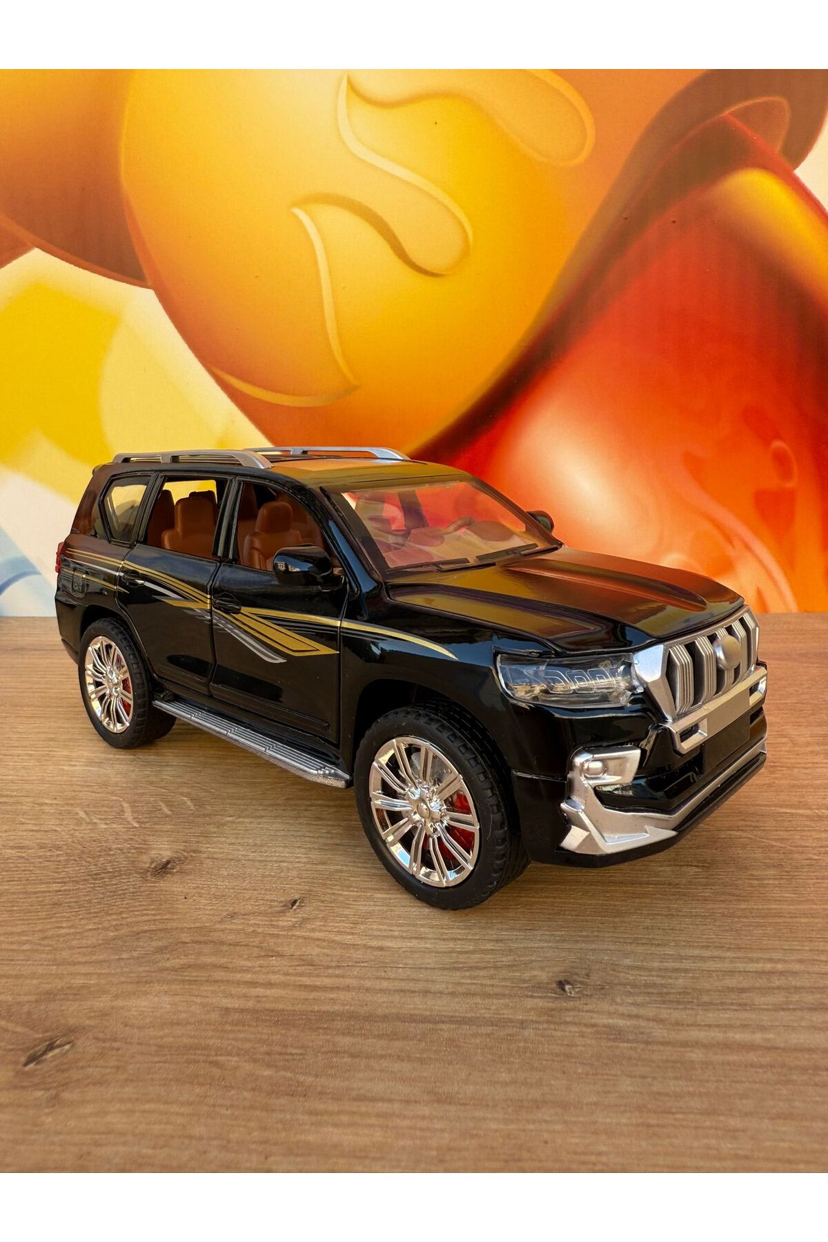 مدل خودرو TOYOTA LAND CRUISER JEEP DIECAST 1:24 کلکسیونی فلزی درهای باز شدن صدا و روشن مشکی اورجینال scntoys