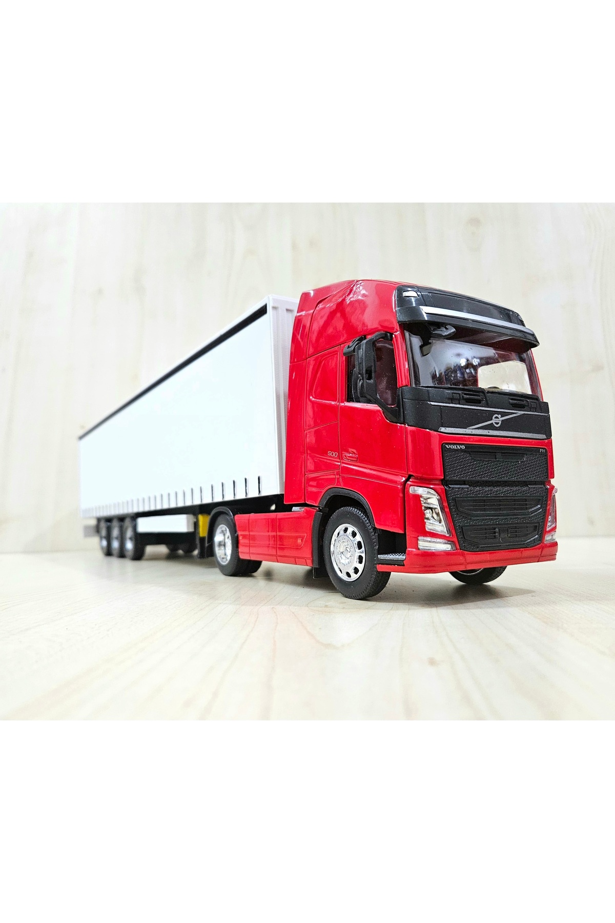 مدل خودرو نیم متر طول 1 32 VOLVO FH4 TILT TRUCK MODEL نام نوشته شده قرمز اورجینال WELLY