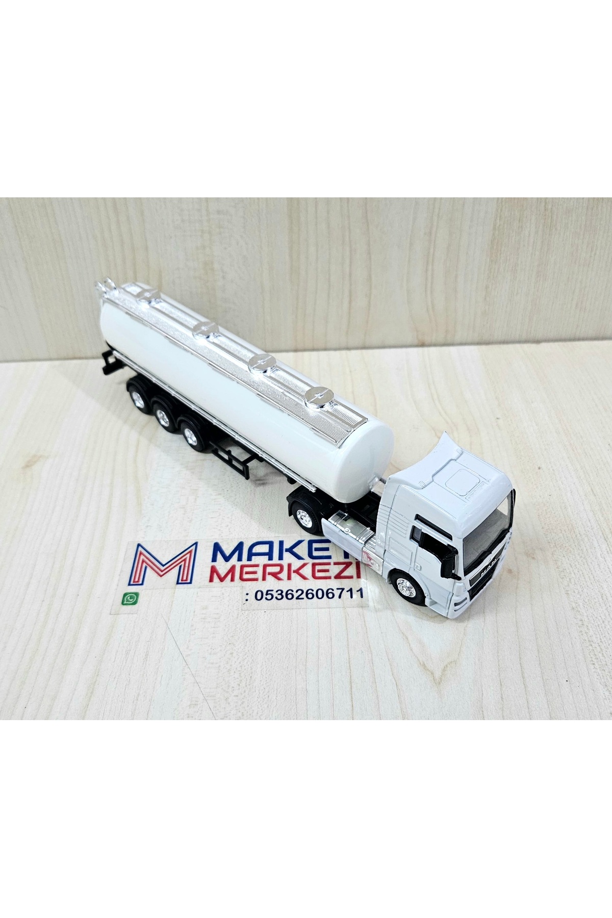 مدل خودرو MAN TGX TANKER MODEL 1 64 سفید به طول 25 سانتی متر نام شرکت را می توان نوشت اورجینال WELLY