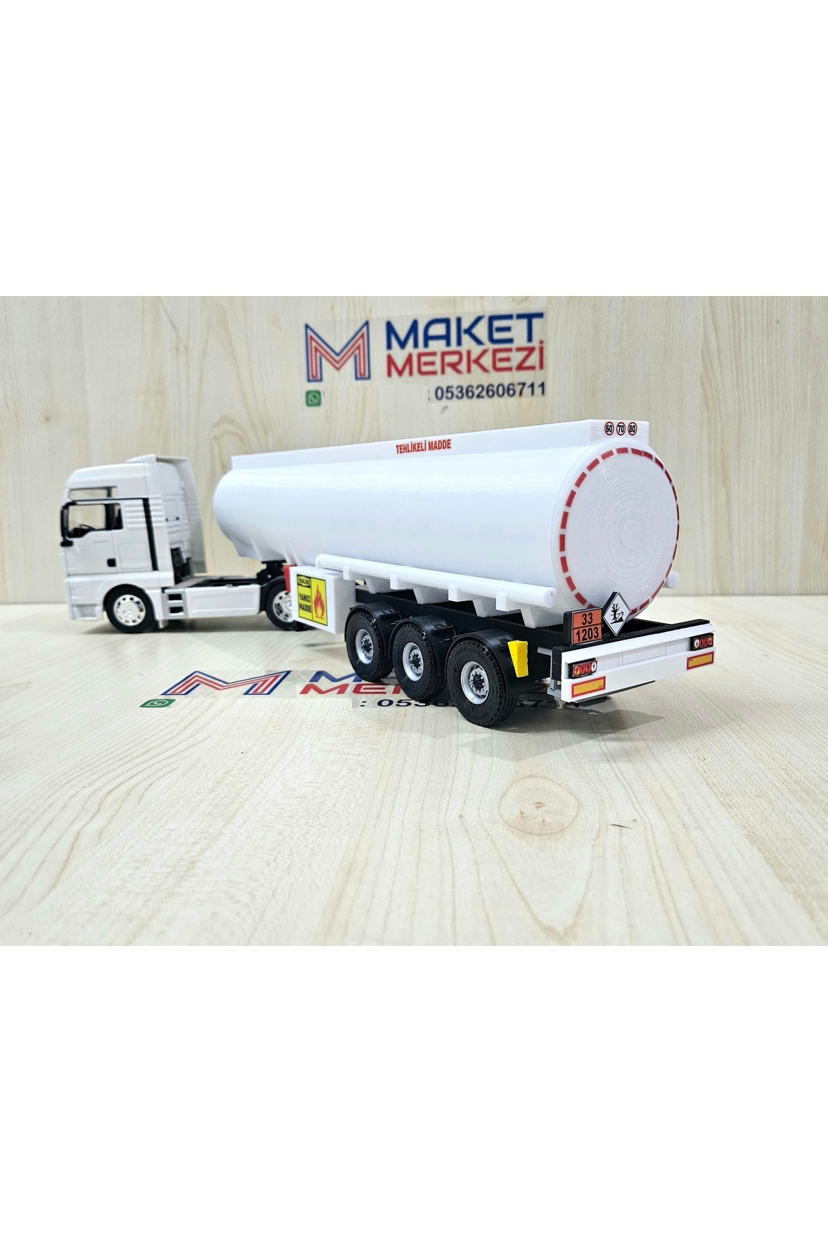 مدل خودرو تانکر 1 32 MAN TGX به طول 50 سانتی متر نام نوشته شده است اورجینال WELLY