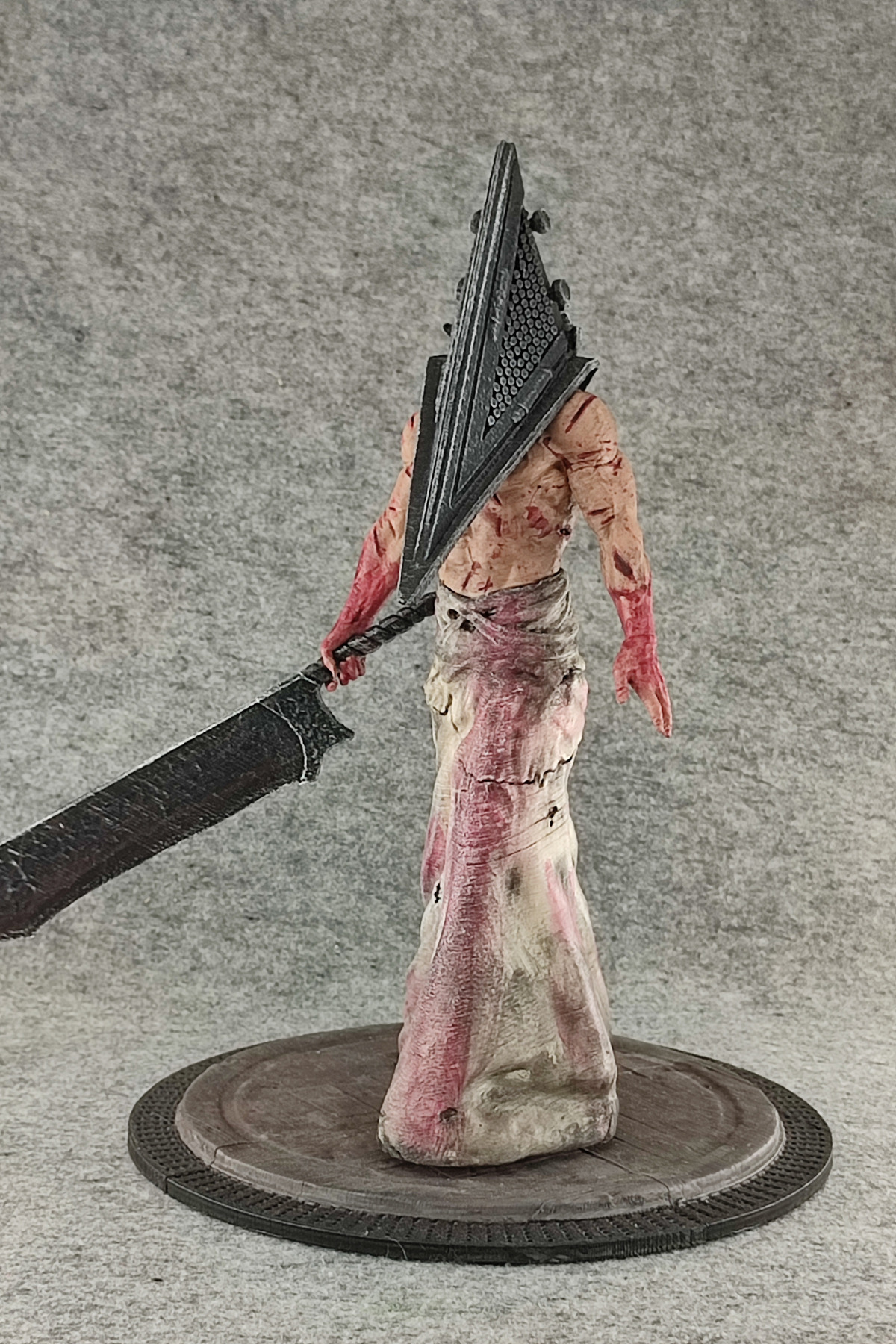 فیگور سر هرم SILENT HILL شکل 27 سانتی متری PWUL WORKS