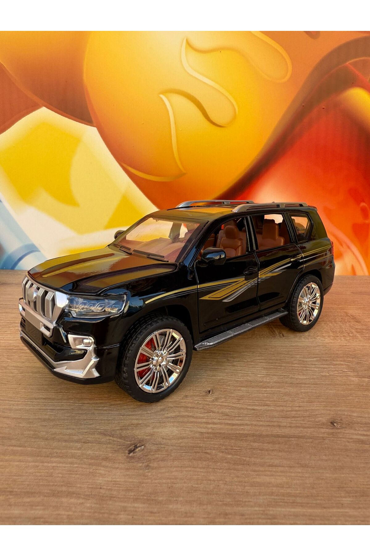 مدل خودرو TOYOTA LAND CRUISER JEEP DIECAST 1:24 کلکسیونی فلزی درهای باز شدن صدا و روشن مشکی اورجینال scntoys