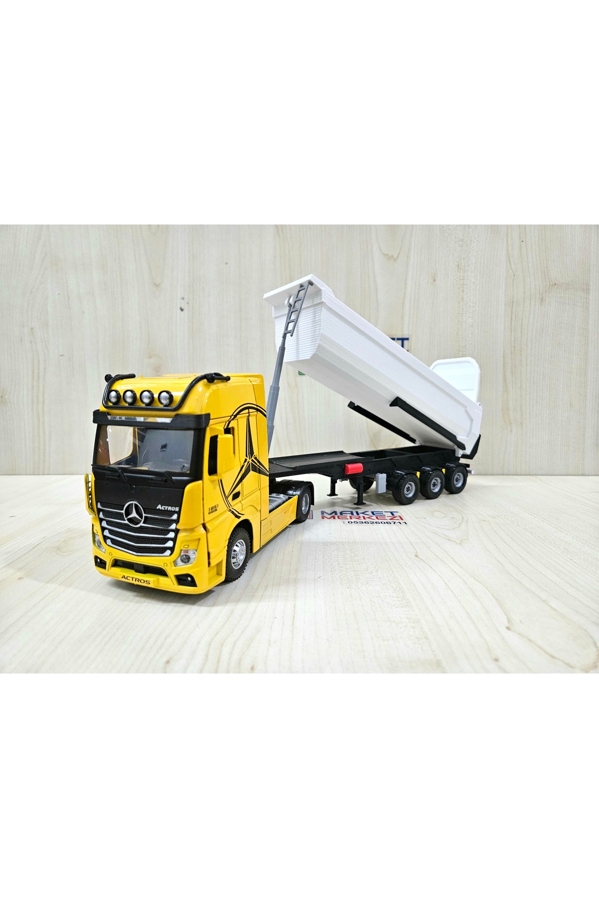 مدل خودرو 35 سانتی متر طول 1 36 MERCEDES ACTROS DUMP TRUCK MODEL نام نوشته شده زرد اورجینال Maket