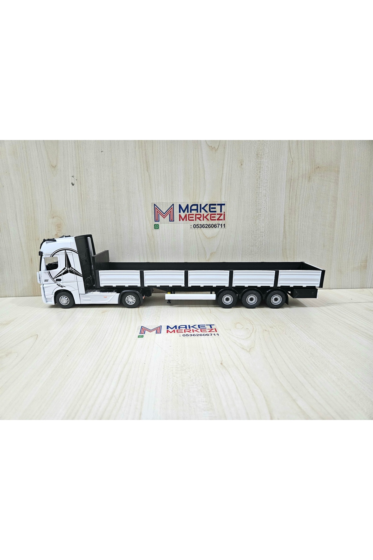 مدل خودرو نیم متر طول 1 36 تریلر MERCEDES ACTROS RAIL نام نوشته شده سفید اورجینال Maket