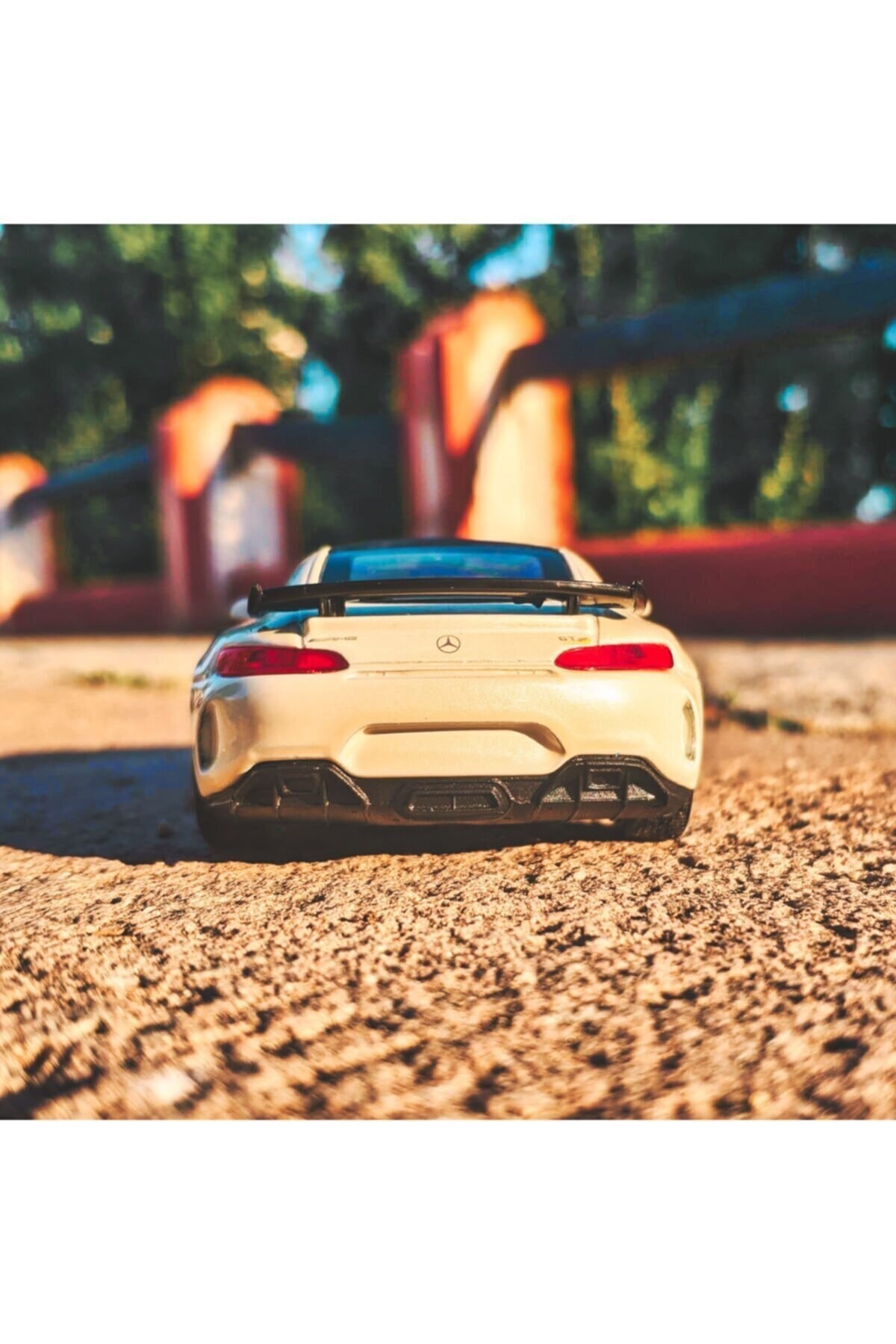 مدل خودرو مرسدس AMG GT R چک DROP DIECAST سفید اورجینال WELLY
