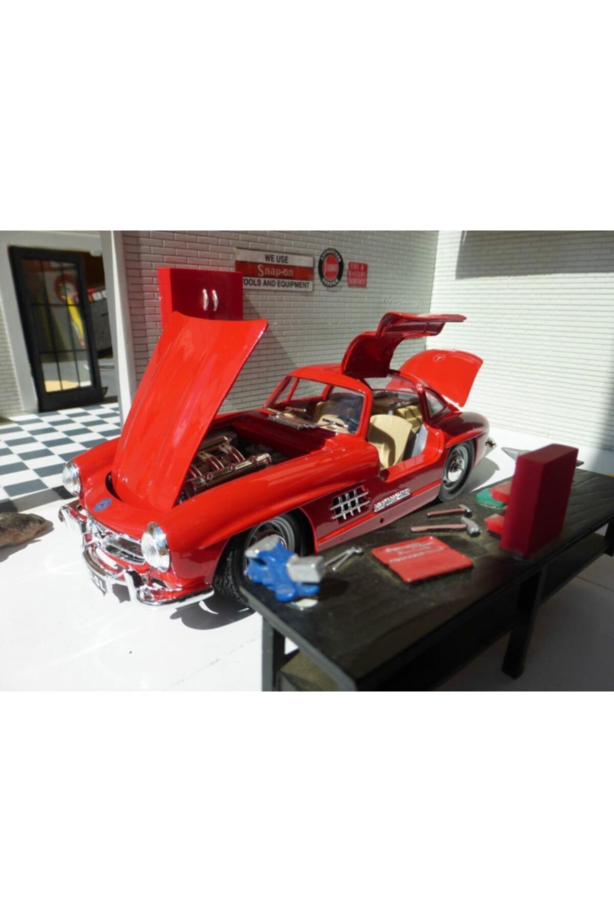 مدل خودرو 1954 مرسدس 300 SL 1:24 ماشین قرمز اورجینال Burago
