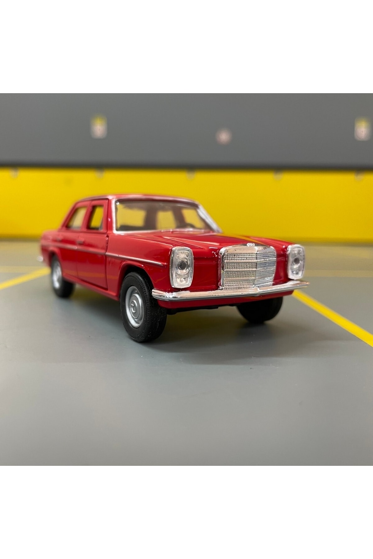 مدل خودرو MERCEDES BENZ 220 W115 1 36 SCALE DIECAST METAL MODEL CAR PULL DROP TOY اورجینال WELLY