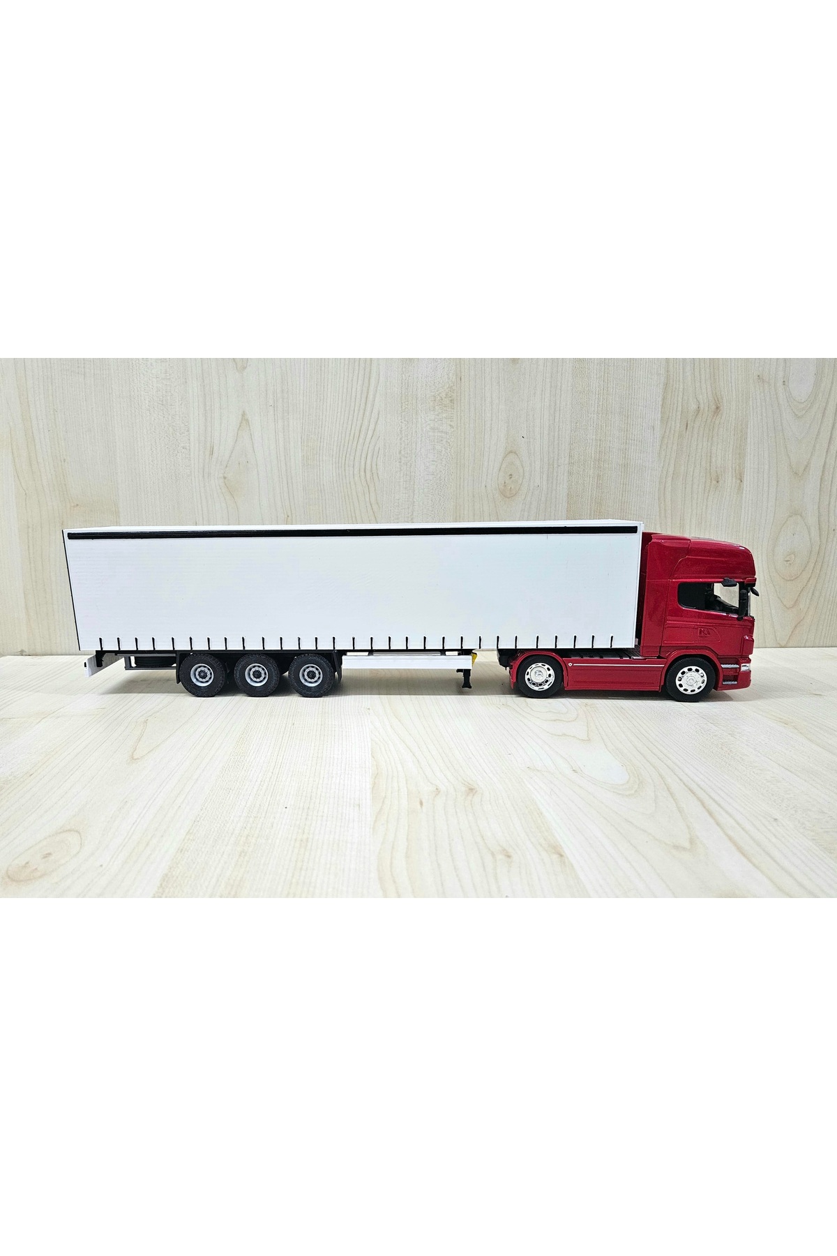 مدل خودرو نیم متر طول 1 32 SCANIA R730 TILT TRUCK MODEL نام نوشته شده قرمز اورجینال WELLY