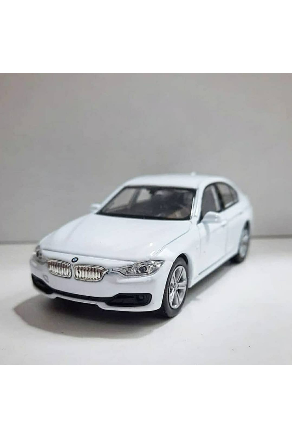 مدل خودرو 1.36 SCALE WELLY BRAND دارای مجوز BMW F30 رنگ سفید 12 CM ماشین فلزی از ترکیه WELLY
