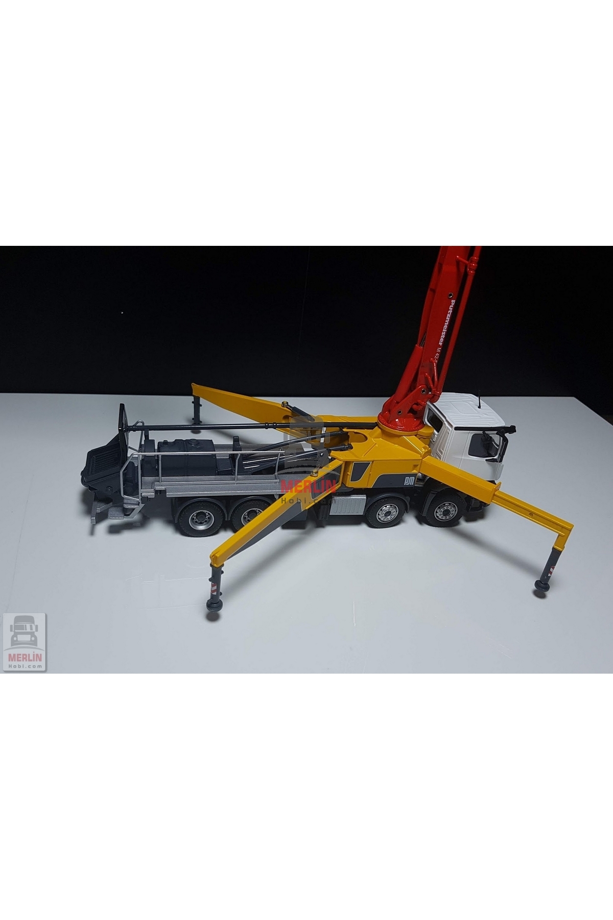 مدل خودرو پمپ بتن 1 50 مرسدس AROCS 8X4 PUTZMEISTER ERGONIC 3 42M اورجینال Conrad