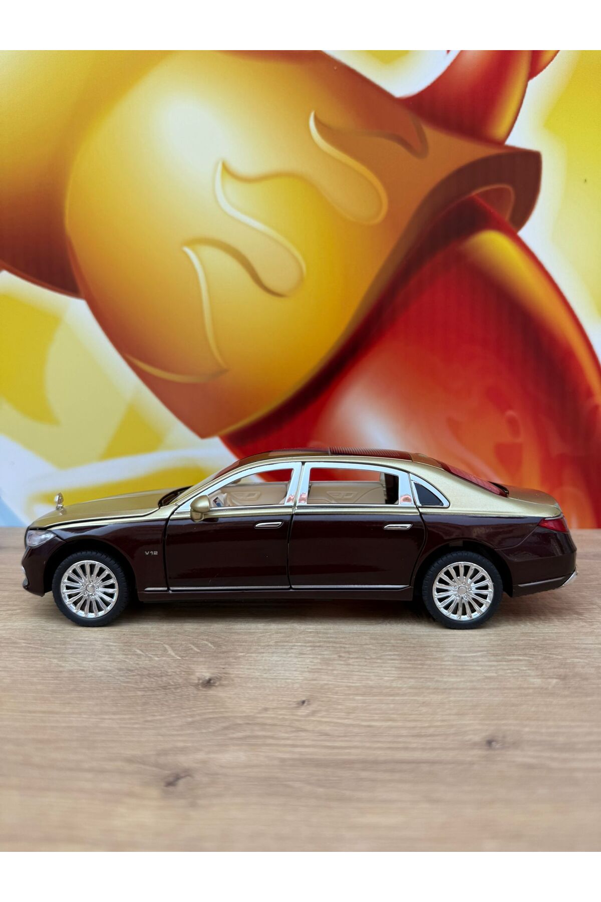 مدل خودرو مرسدس بنز S680 MAYBACH 1 24 DIE CAST METAL CAR OILLUMINATED HORN DOORS درب کاپوت باز می شود اورجینال scntoys