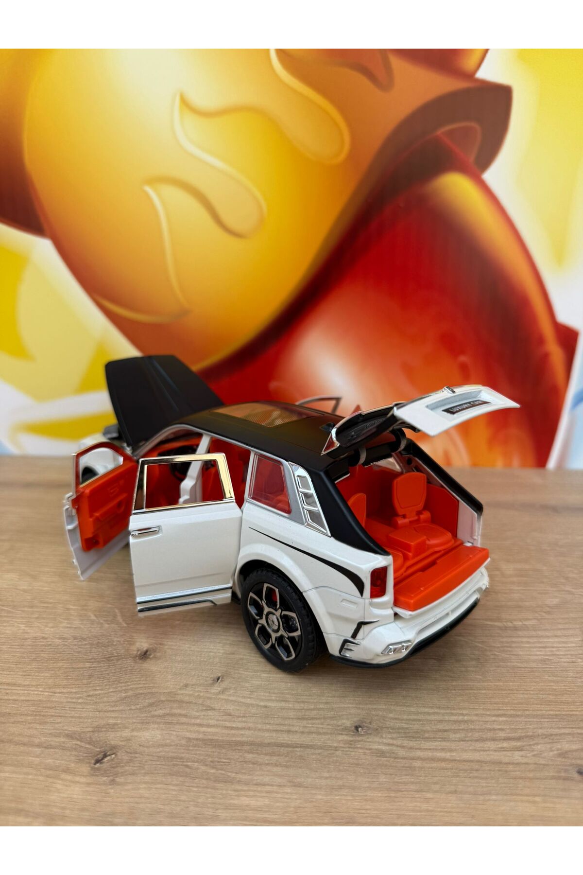 مدل خودرو DIE CAST ROLLS ROYCE SUV متال رولز رویس درهای بازشو نور صدا ماشین 22 سانتی متر اورجینال scntoys