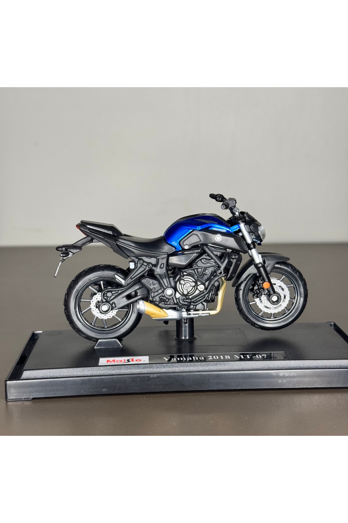 مدل خودرو 1:18 مقیاس 2018 یاماها MT07 موتور سیکلت مجموعه پلاستیکی DIECAST اسباب بازی هدیه سرگرمی اورجینال GM Auto Store