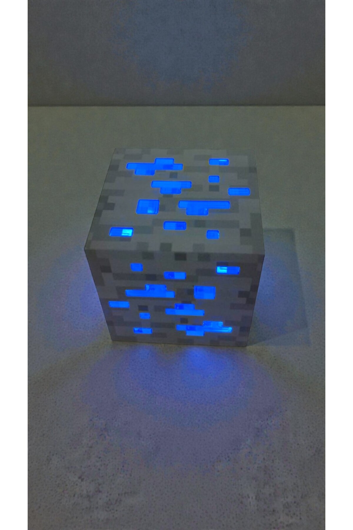 چراغ رومیزی و خواب معدنی MINECRAFT رنگ آبی روشن می شود اندازه محصول: 7CM FAMEMUS ACCESSORY
