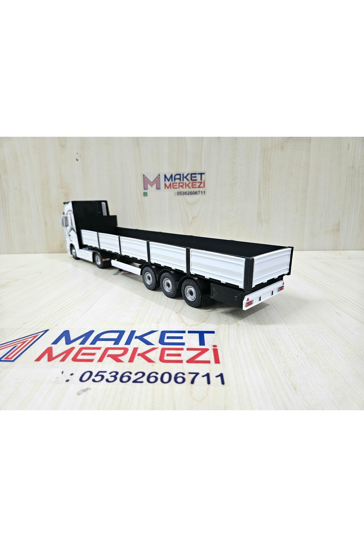 مدل خودرو نیم متر طول 1 36 تریلر MERCEDES ACTROS RAIL نام نوشته شده سفید اورجینال Maket