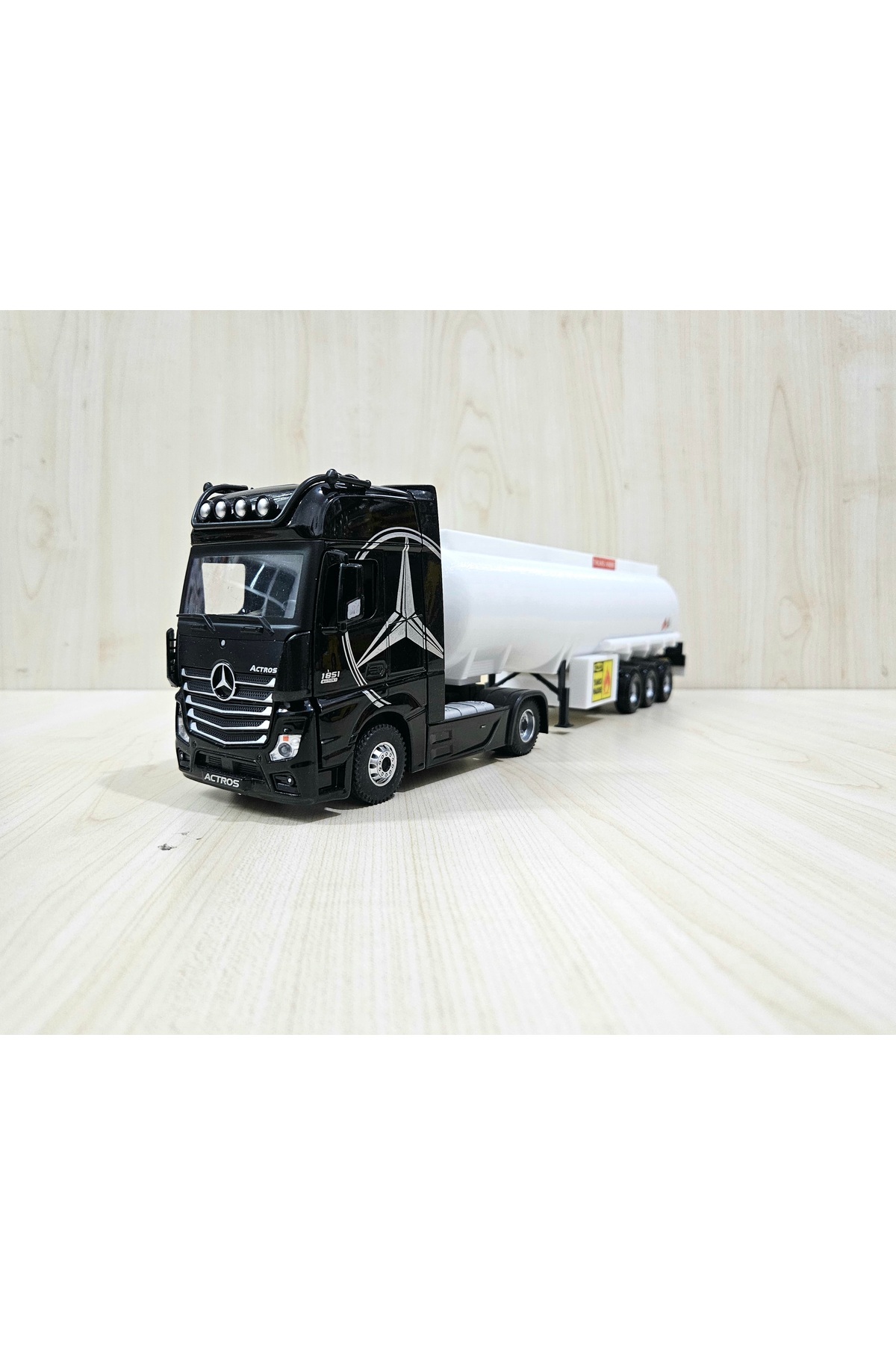 مدل خودرو طول نیم متر 1 36 MERCEDES ACTROS TANKER TRUCK MODEL نام نوشته شده مشکی اورجینال Maket