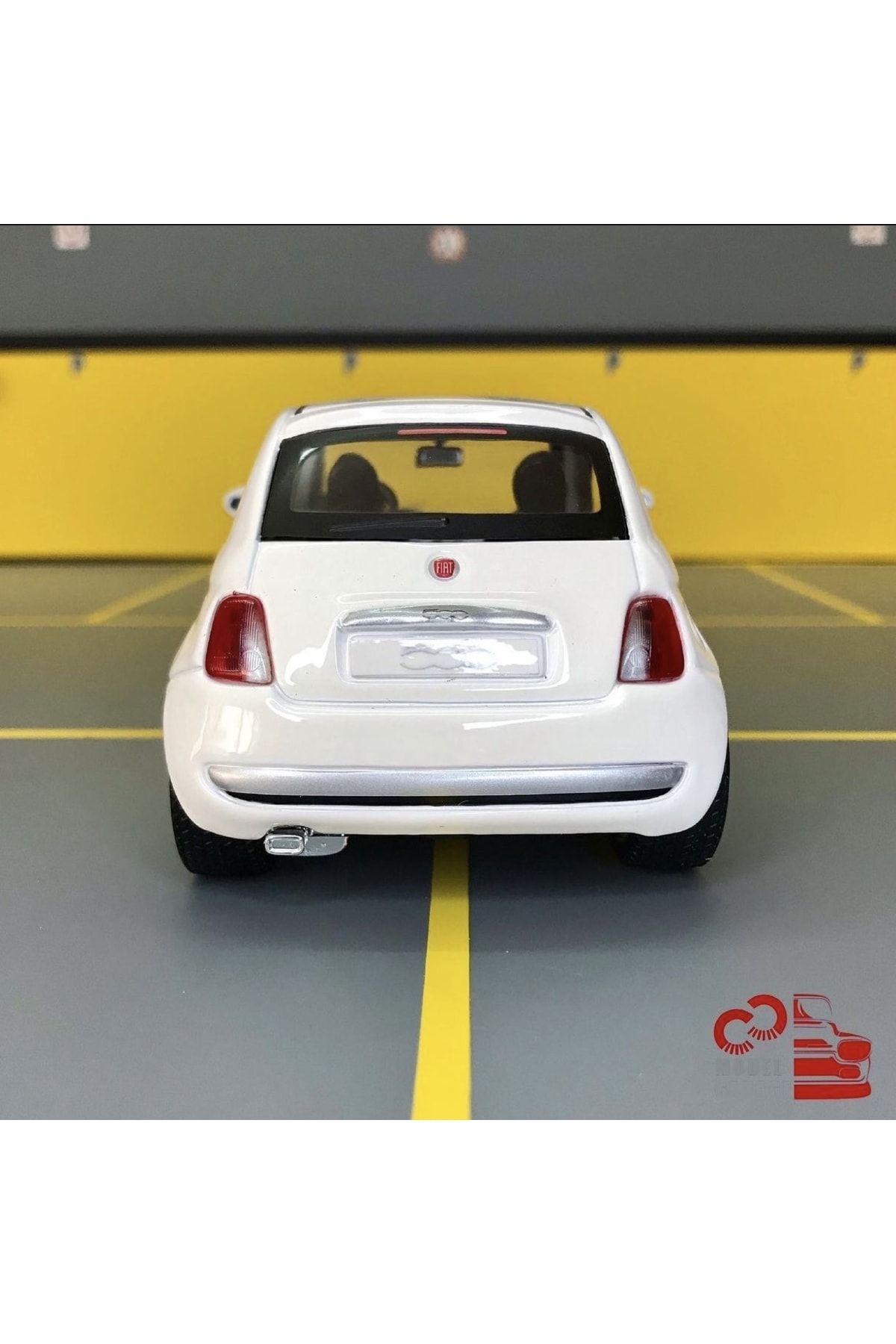 مدل خودرو FIAT 500 2007 1 24 SCALE DIECAST METAL CAR اورجینال Burago