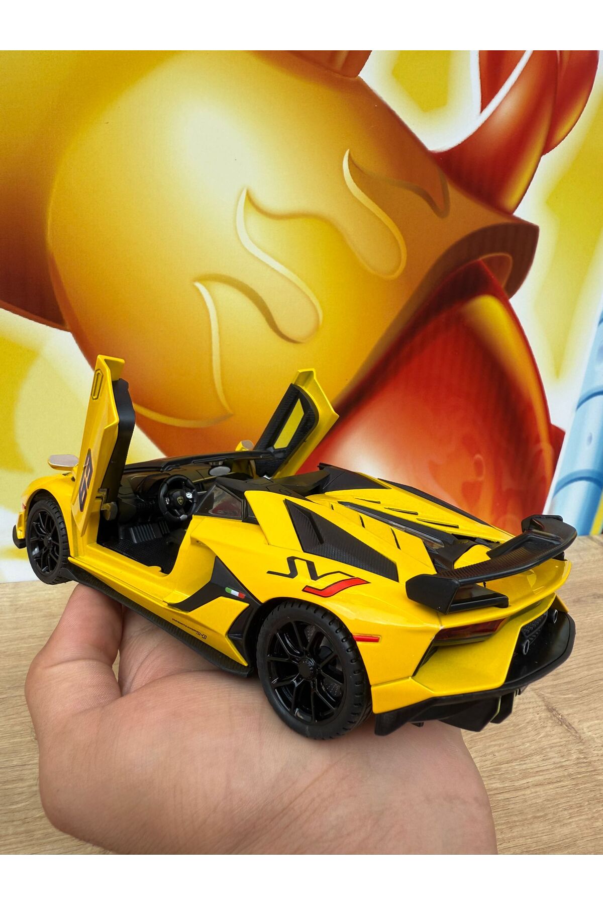 مدل خودرو ماشین LAMBORGHINI AVENTADOR SVJ DIECAST با درهای بازکننده چراغ های صوتی YELLOW اورجینال scntoys