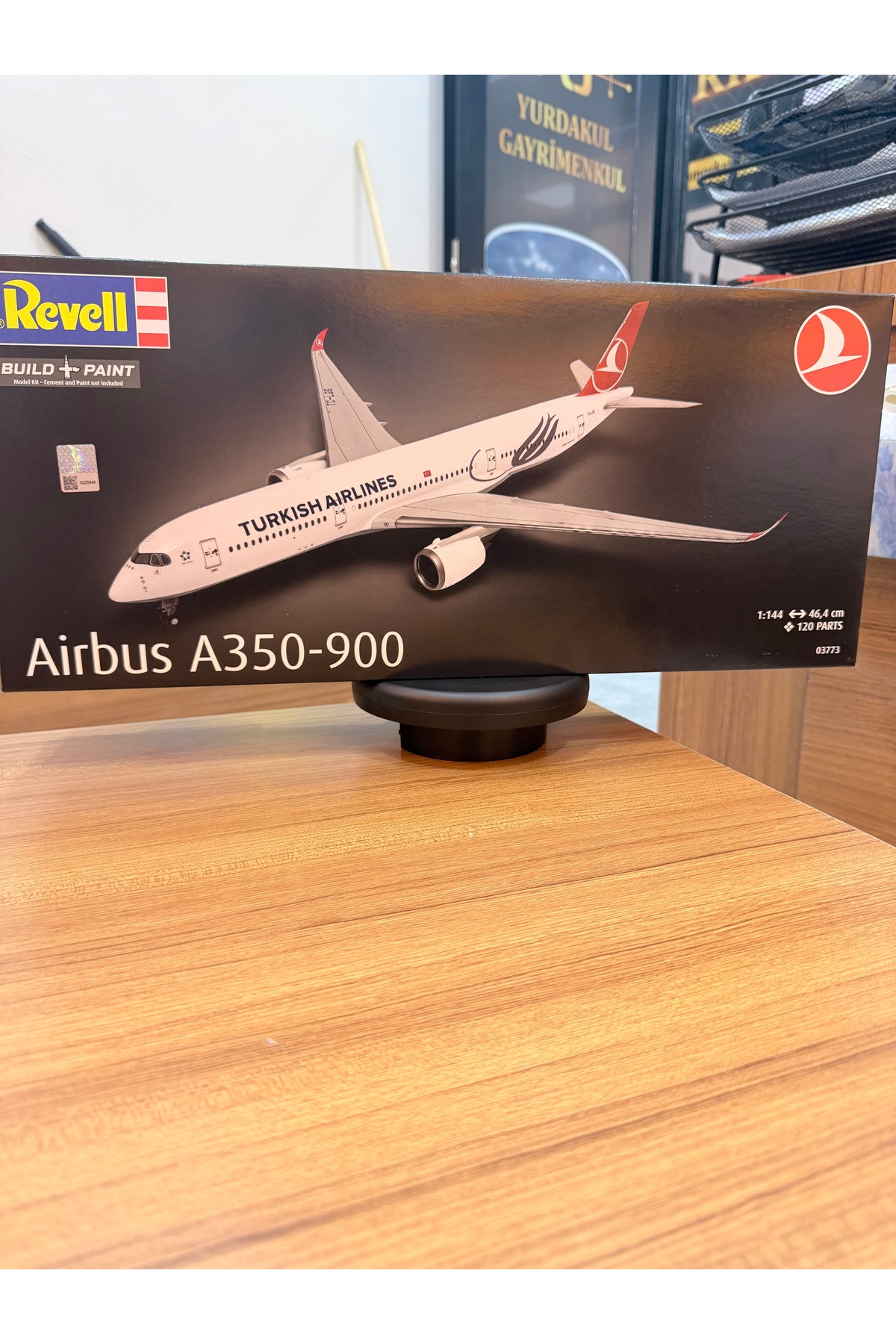 مدل خودرو AIRBUS A350 900 1 144 SCALE AIRPLANE MODEL – 45.4 CM از ترکیه REVELL