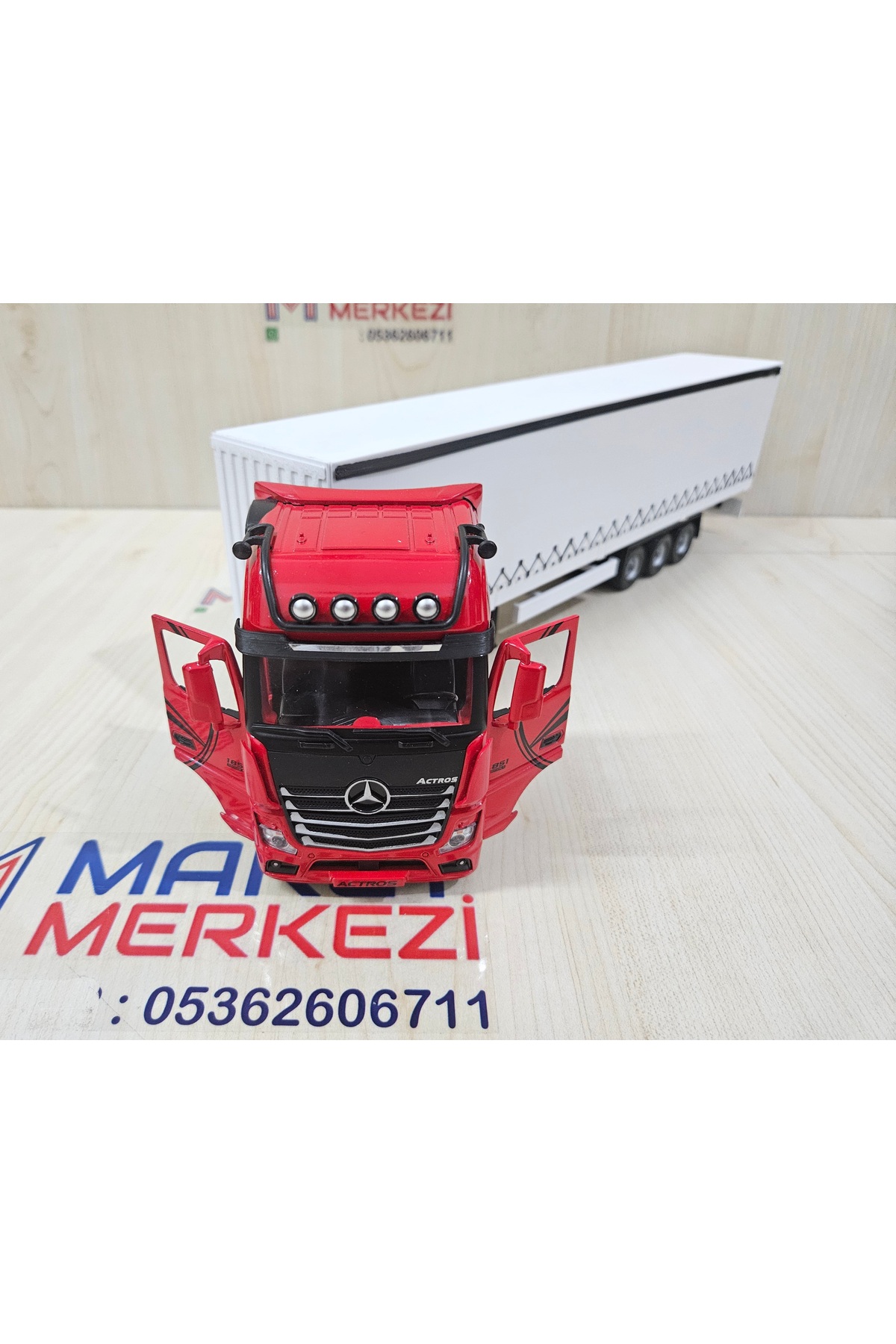 مدل خودرو نیم متر طول 1 36 MERCEDES ACTROS TILT TRUCK MODEL نام نوشته شده قرمز اورجینال Maket