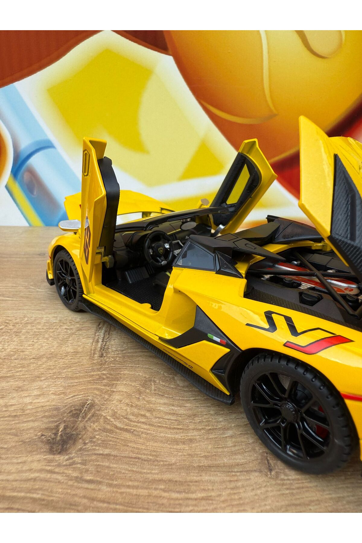 مدل خودرو ماشین LAMBORGHINI AVENTADOR SVJ DIECAST با درهای بازکننده چراغ های صوتی YELLOW اورجینال scntoys
