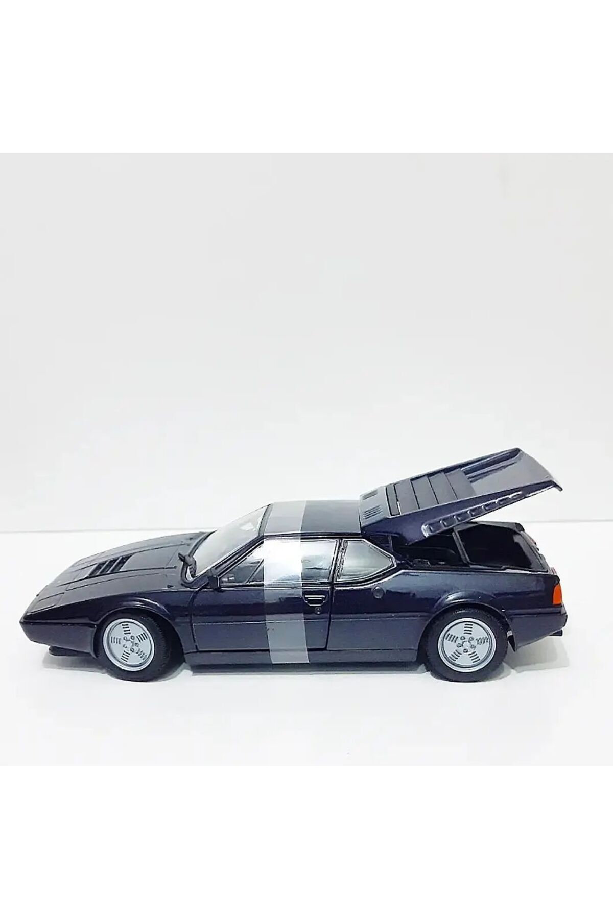 مدل خودرو 1.24 SCALE WELLY BRAND دارای مجوز BMW M1 مشکی COLOR MEDEL METAL CAR اورجینال WELLY