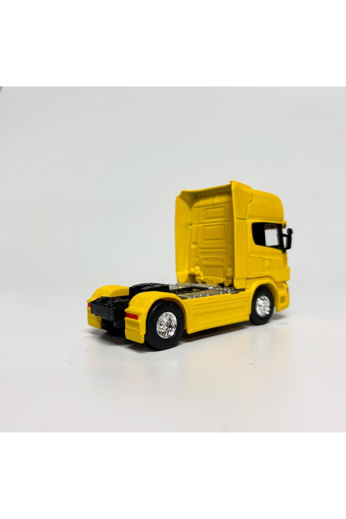 مدل خودرو فنجان کامیون فلزی رنگ زرد SCANIA V8 R730 با اندازه کوچک 11 سانتی متر متری اورجینال WELLY
