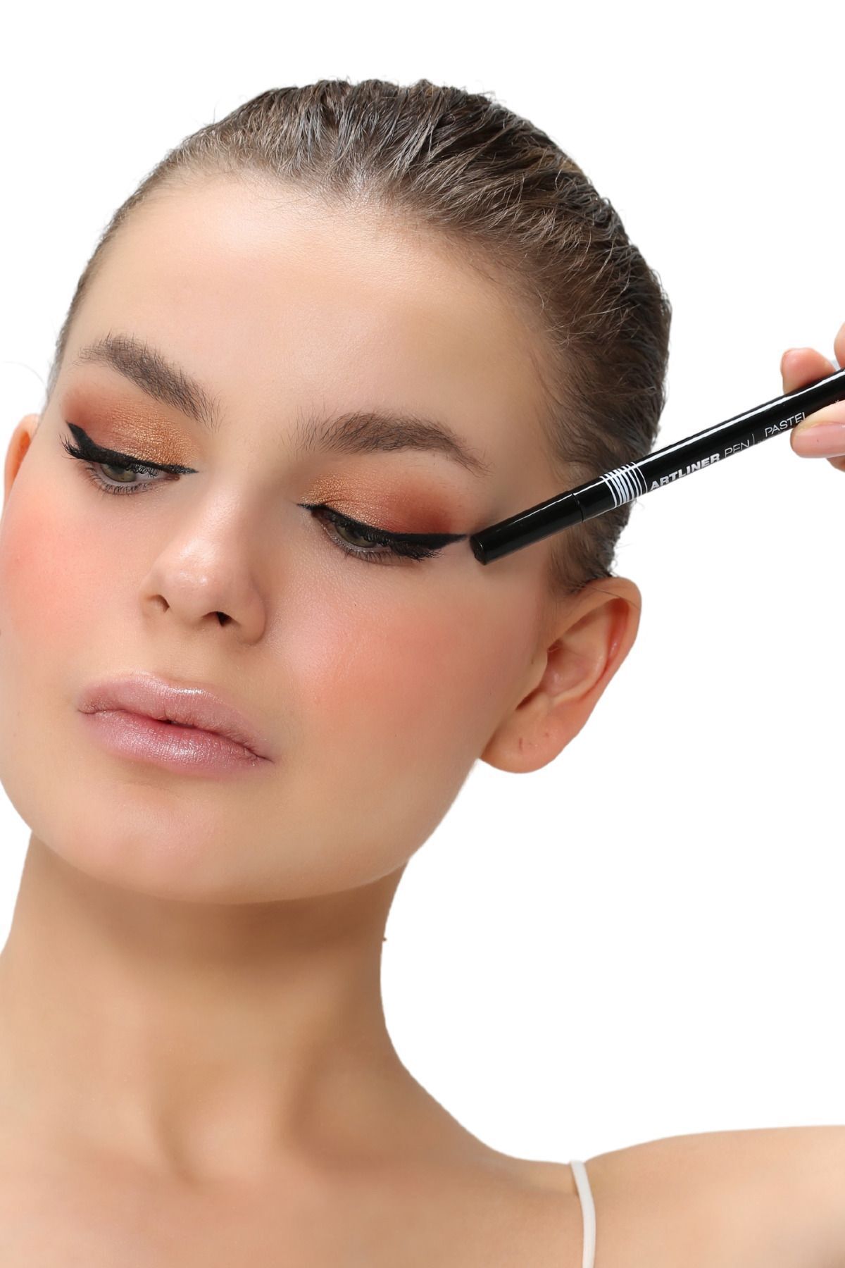 خط چشم مشکی آرت لاینر مدل Artliner برای آرایش چشم پاستل Pastel