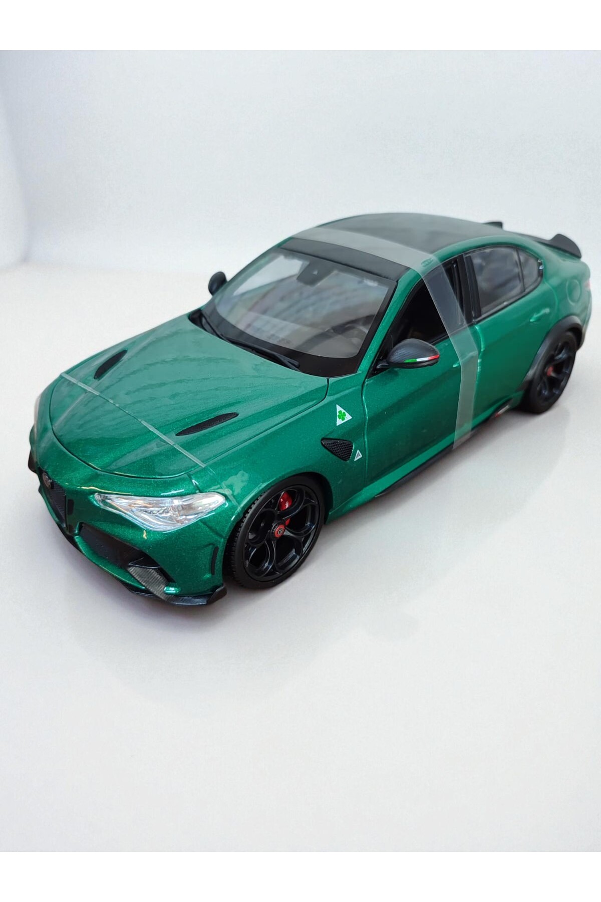مدل خودرو ماشین کلکسیونی ALFA ROMEO GIULIA GTA 1:18 DIE CAST METALLIC GREEN METAL CAR اورجینال Burago