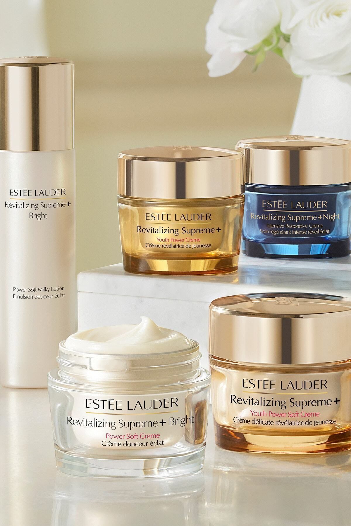 کرم مرطوب کننده ضد لک روشن REVITALIZING SUPREME+ BRIGHT LIGHTLY موثر 50 میلی لیتر رنگ: آیوری استی لادر Estee Lauder