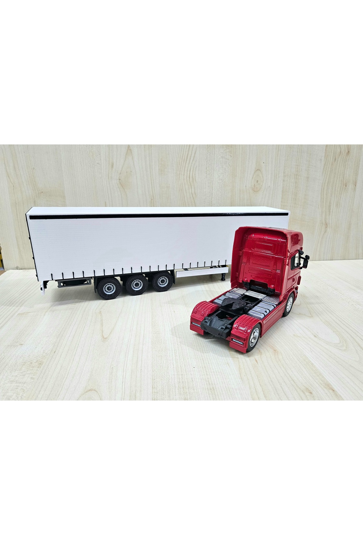 مدل خودرو نیم متر طول 1 32 SCANIA R730 TILT TRUCK MODEL نام نوشته شده قرمز اورجینال WELLY