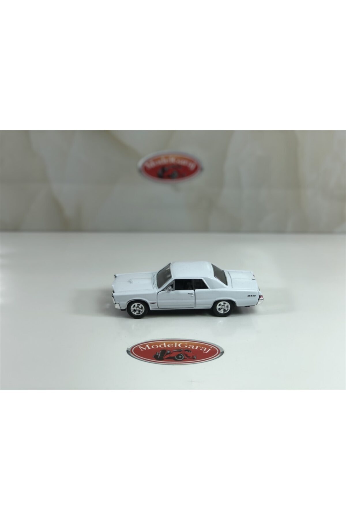 مدل خودرو 1:38 1965 PONTIAC GTO سفید MODEL CAR METAL اورجینال WELLY