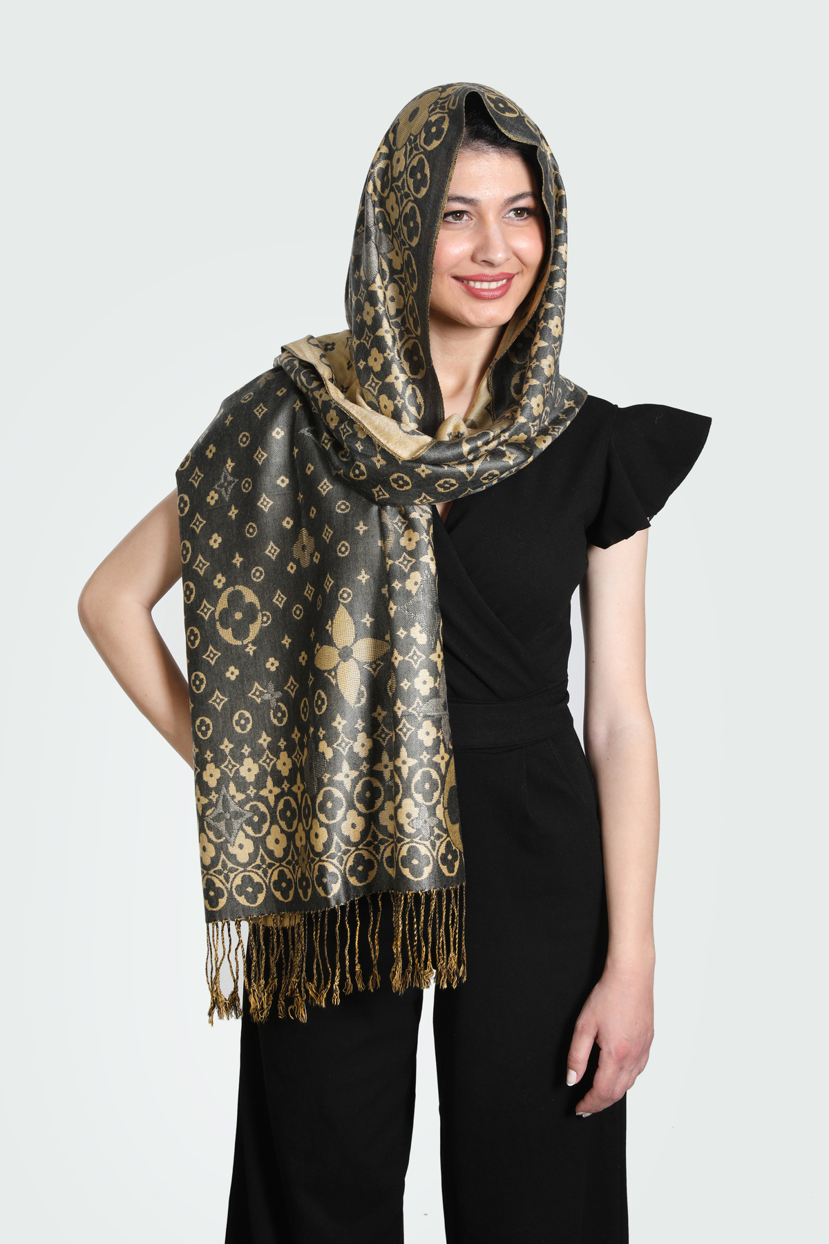 شال پاشمینا زنانه طرح سنتی میستیک Mystic مدل MS-245، خاکستری زغالی و طلایی