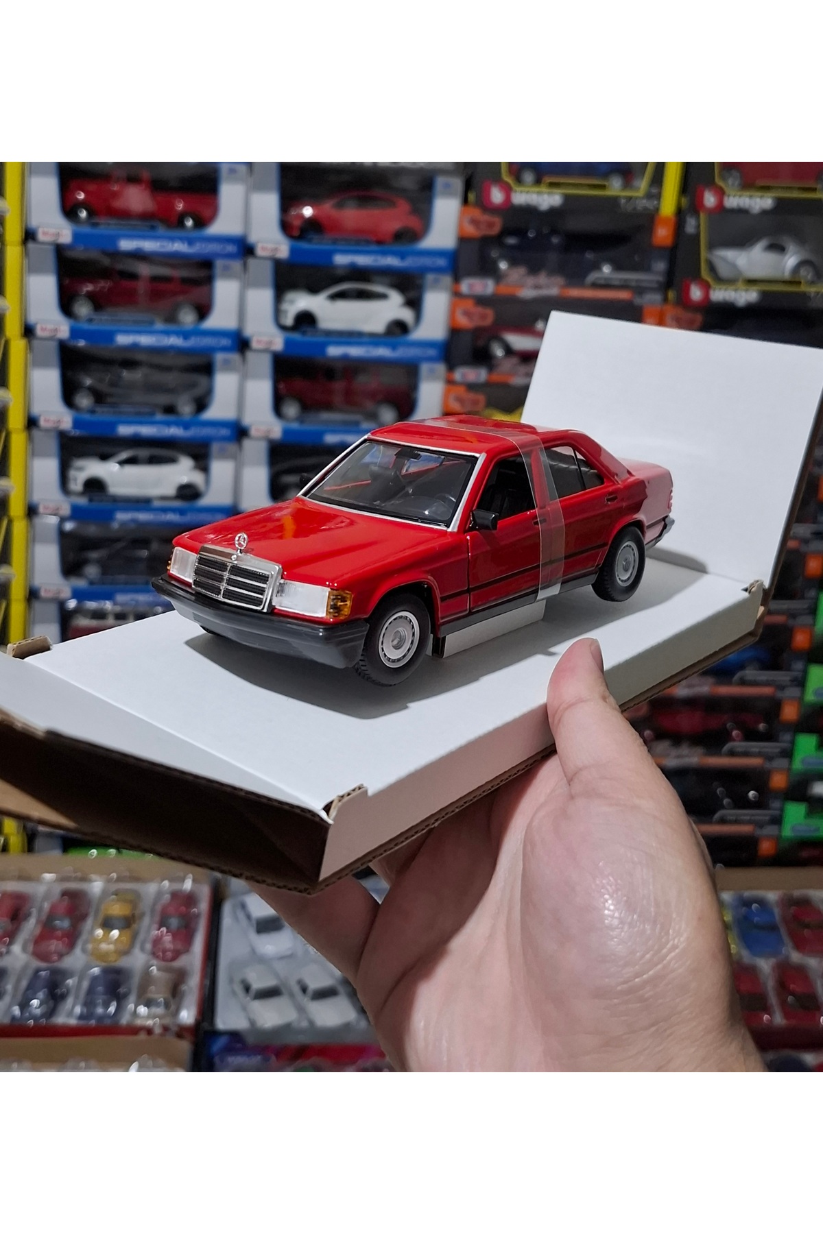 مدل خودرو 1.24 SCALE BURAGO دارای مجوز مرسدس بنز 190E RED 17 18 سانتی متر از ترکیه Burago